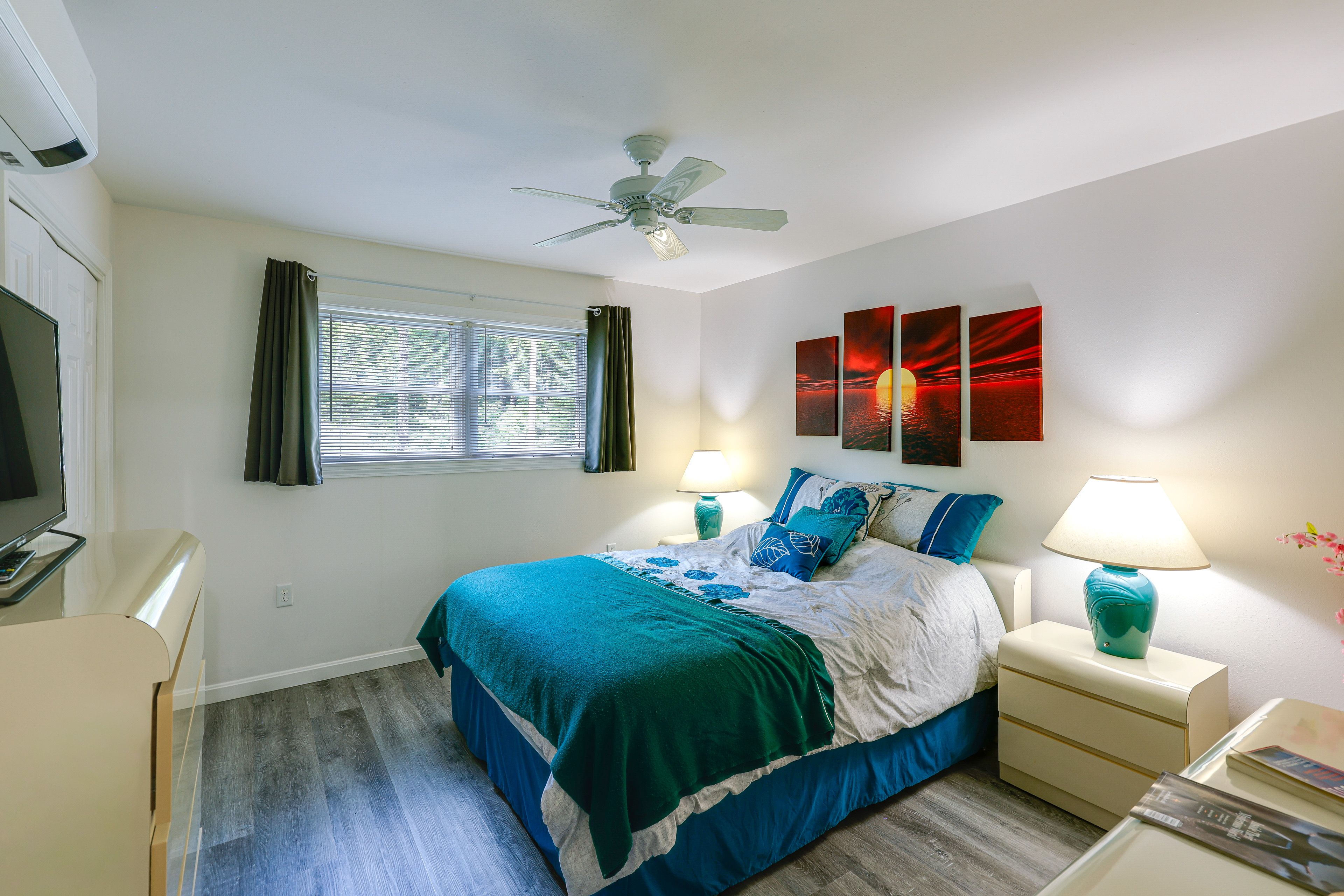 Bedroom 2 | 2nd Floor | Queen Bed