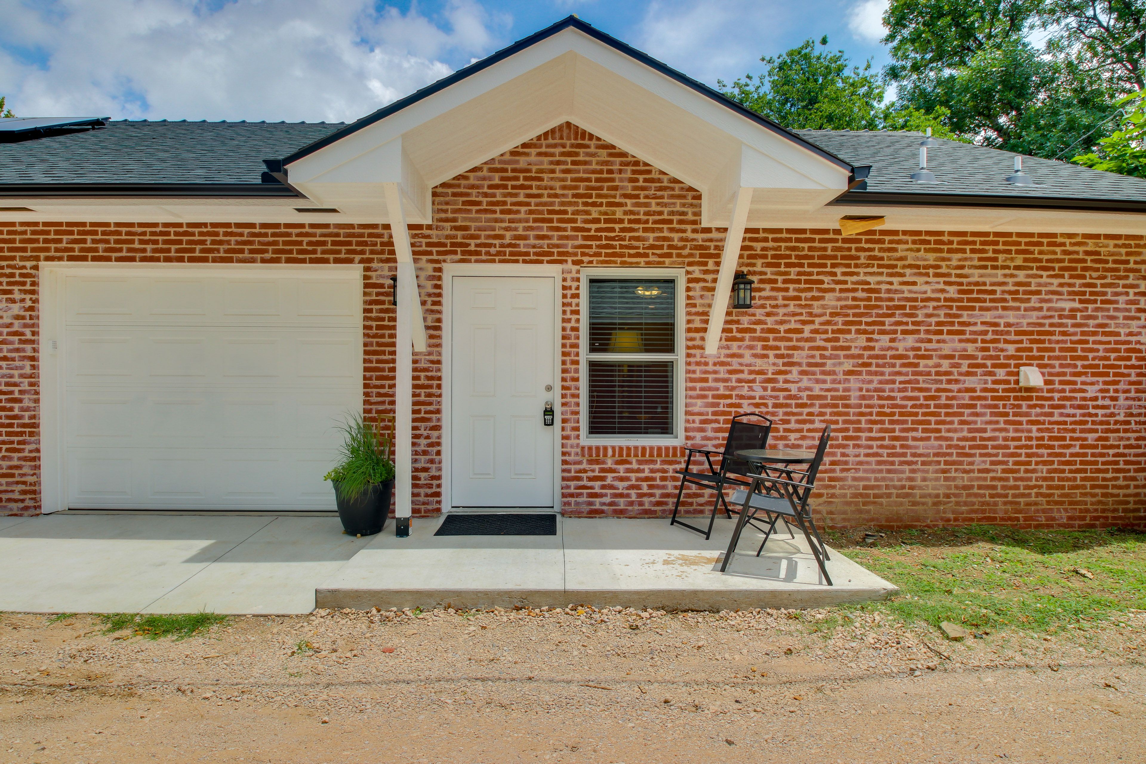 Property Exterior | Single-Level Studio