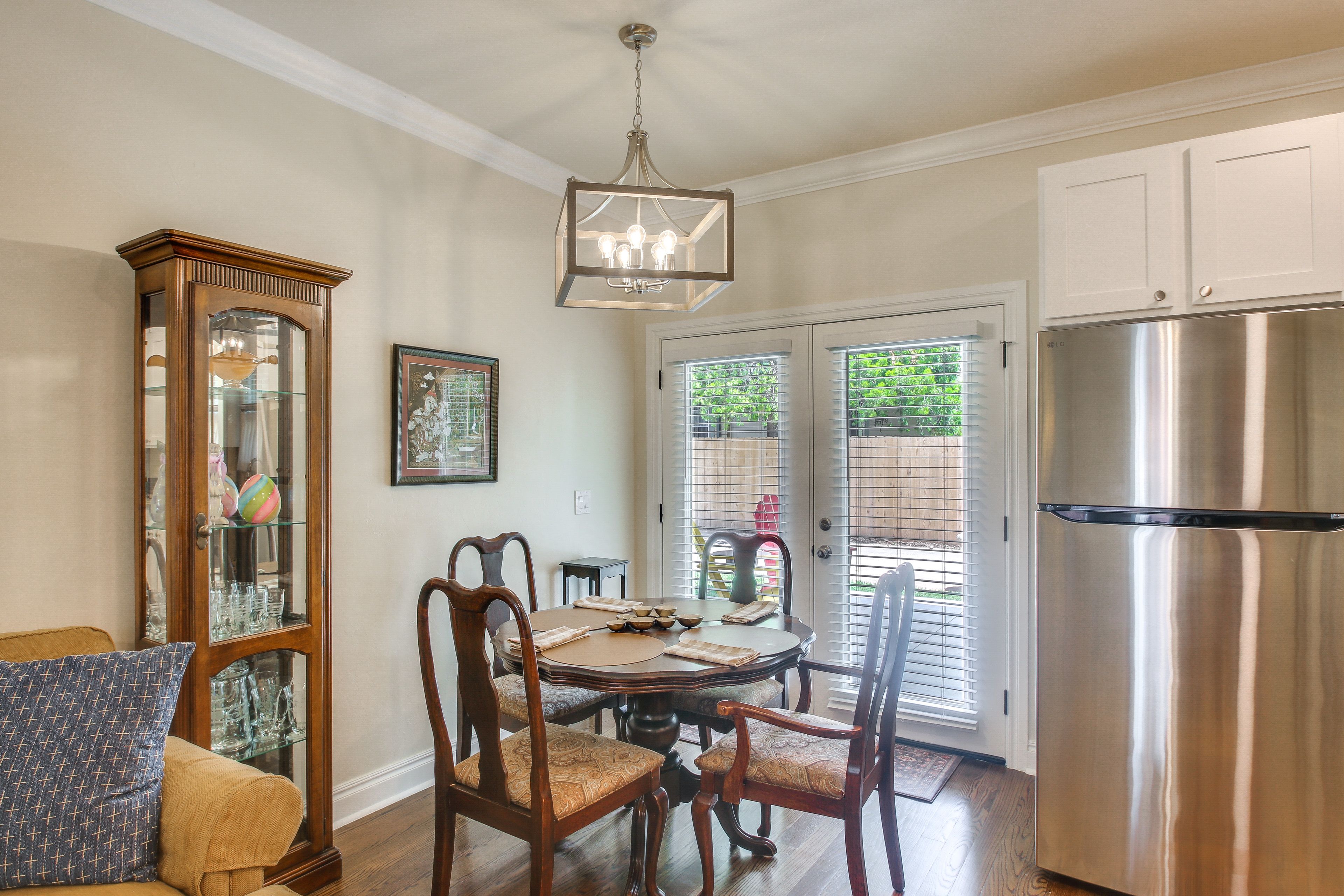 Studio | Dining Area & Kitchen