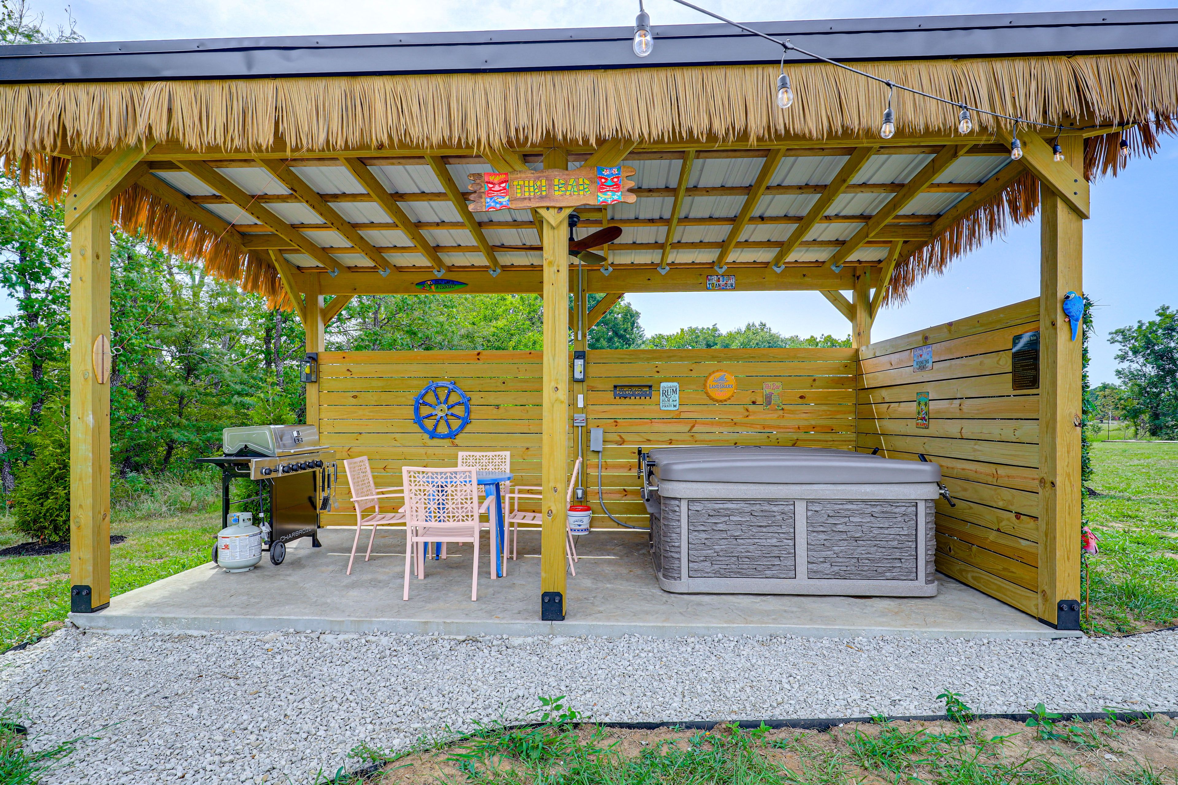 Tropical Gazebo | Hot Tub | Dining Area | Gas Grill | Fire Pit
