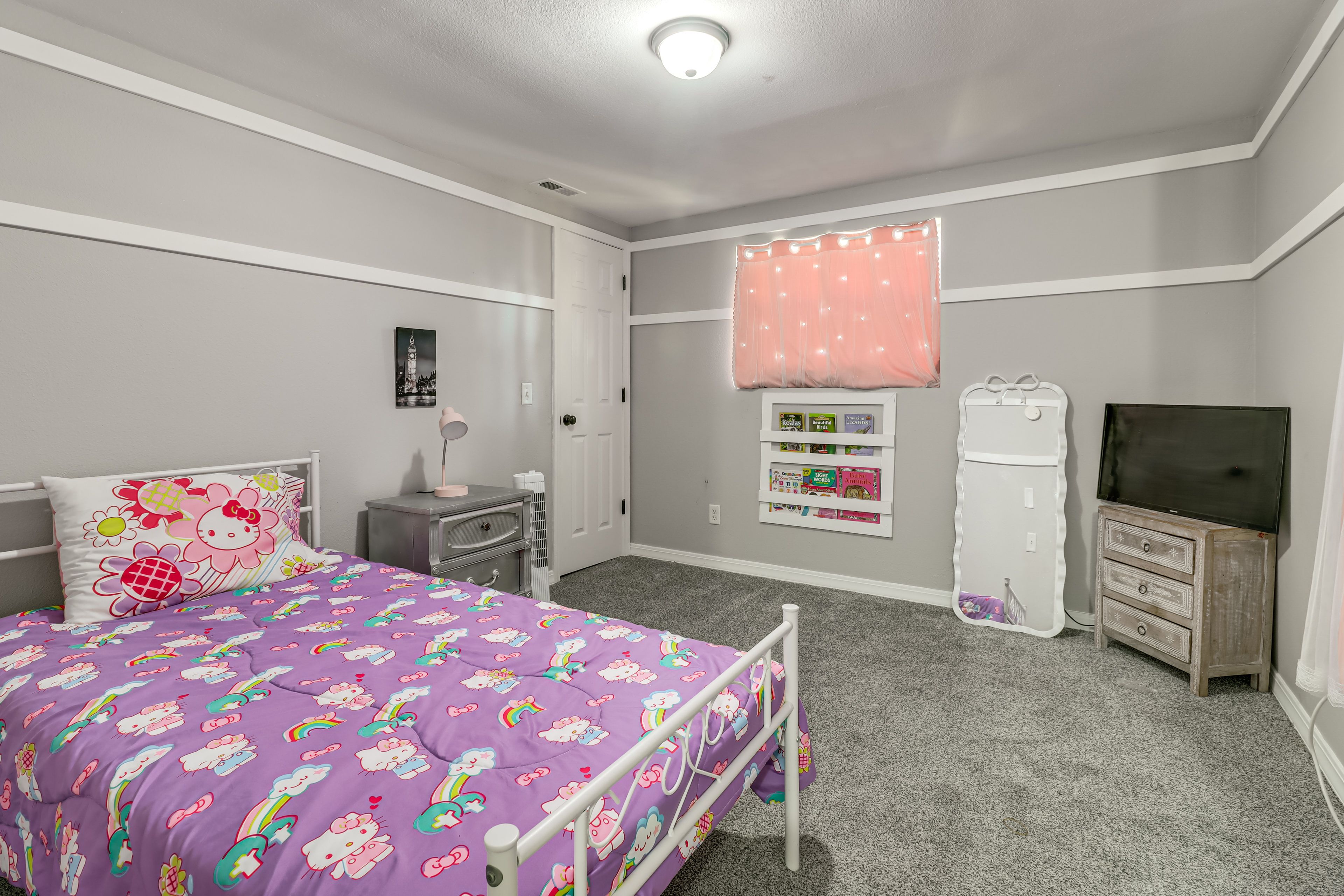 Bedroom 2 | Twin Bed | 2nd Floor
