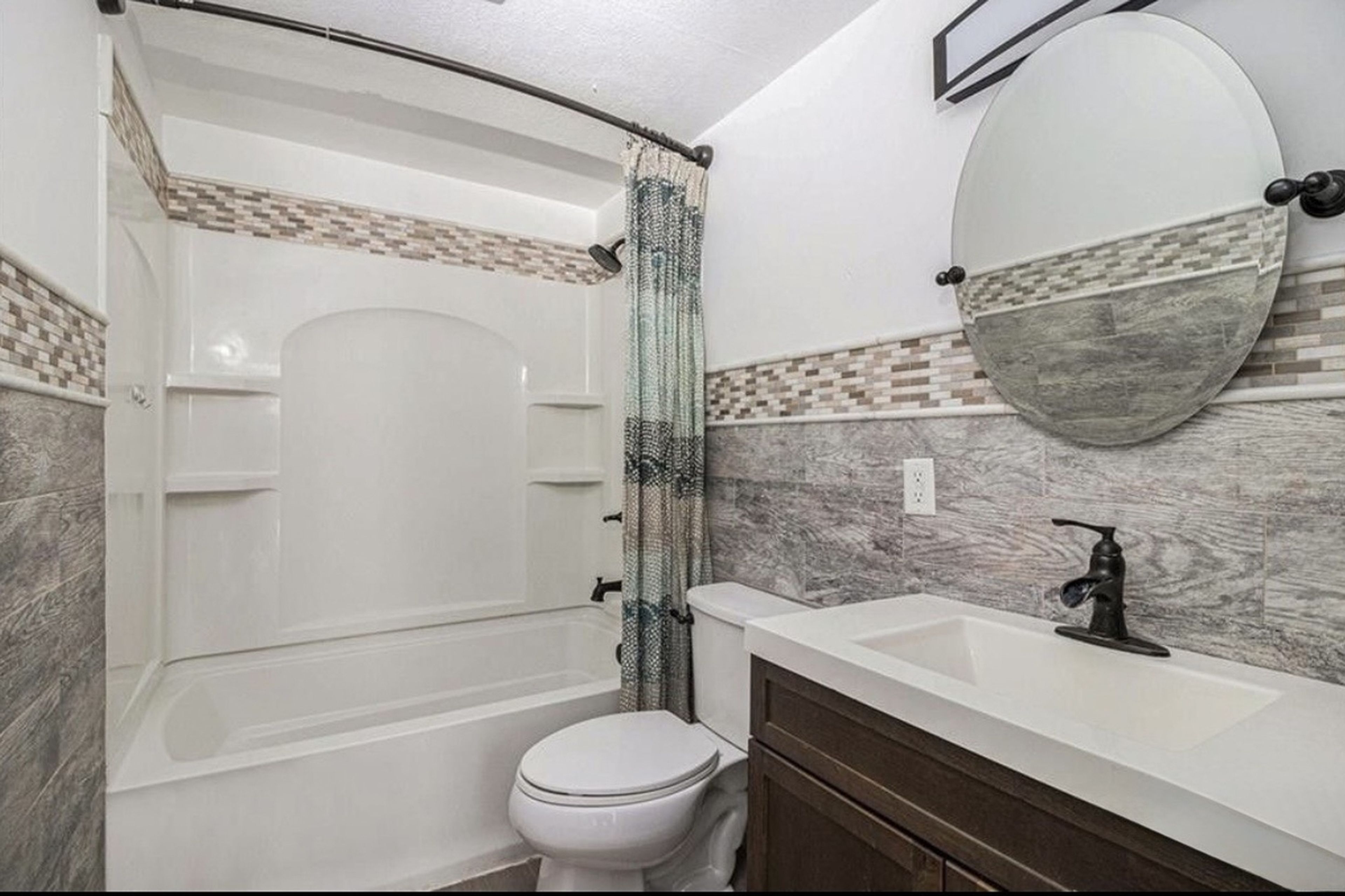 Bathroom| 2nd floor