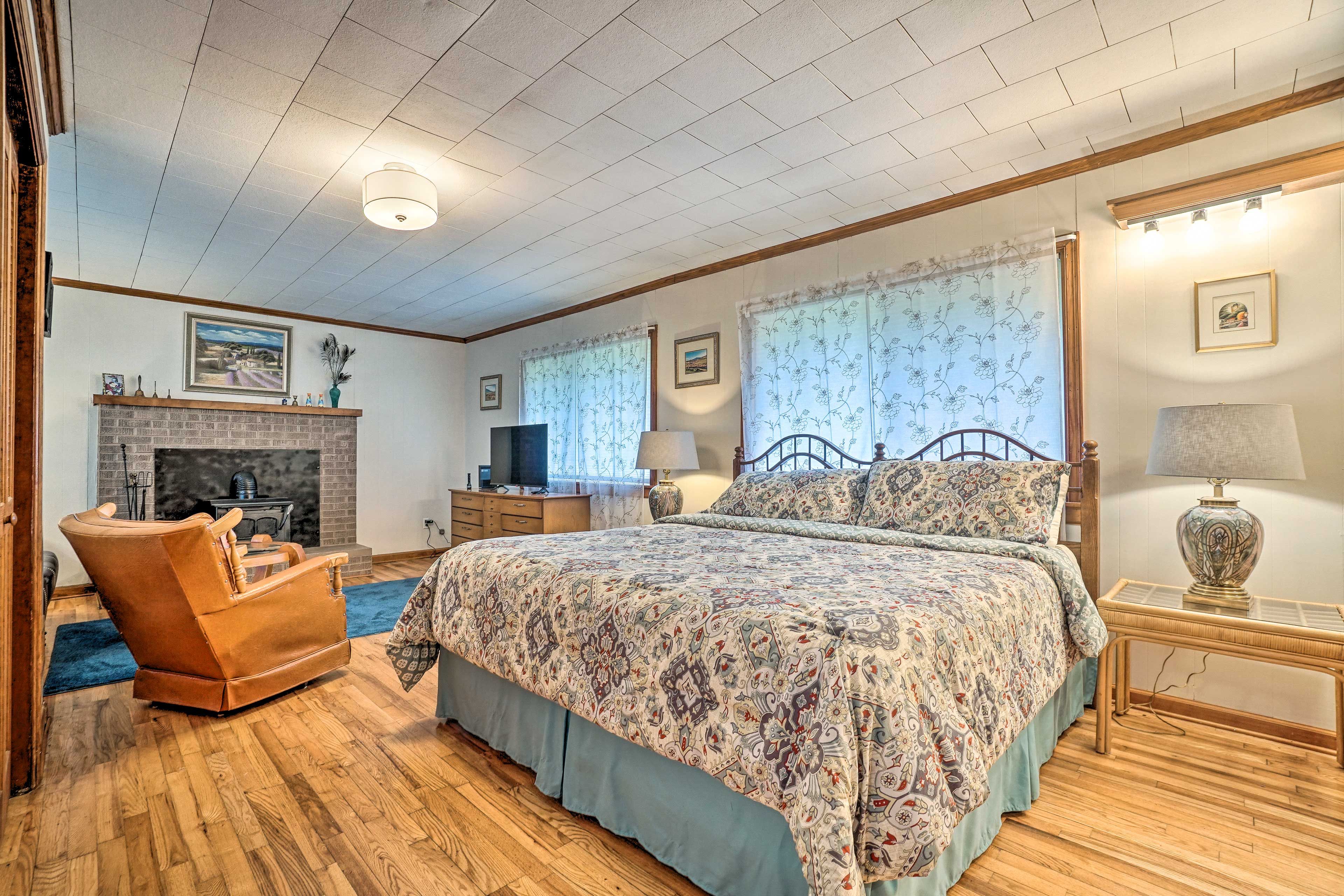 Bedroom 1 | King Bed | Queen Sleeper Sofa | Decorative Fireplace