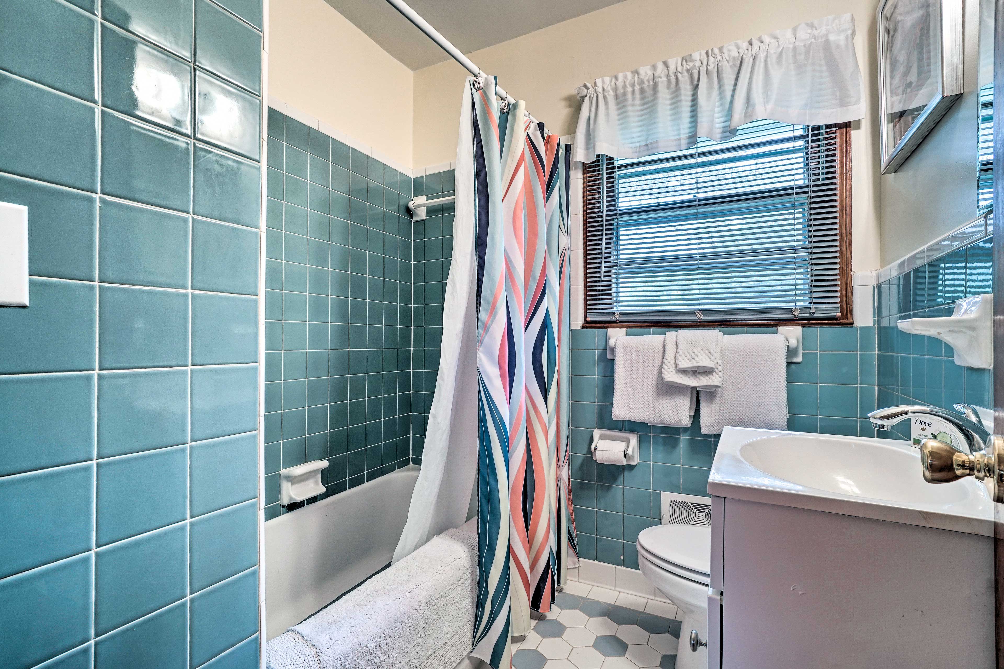 Full Bathroom | Towels & Linens Provided