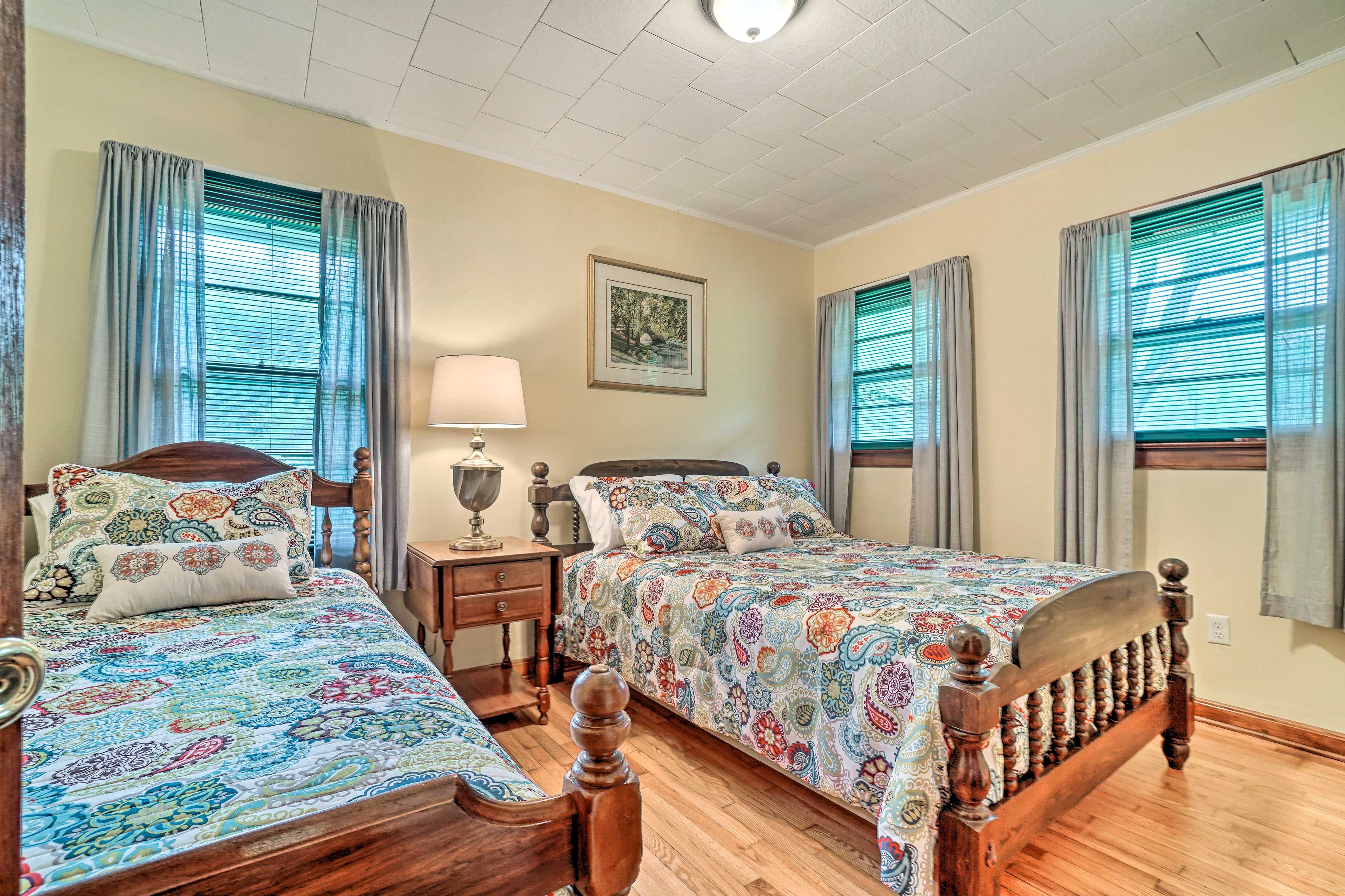 Bedroom 2 | Queen Bed | Twin Bed