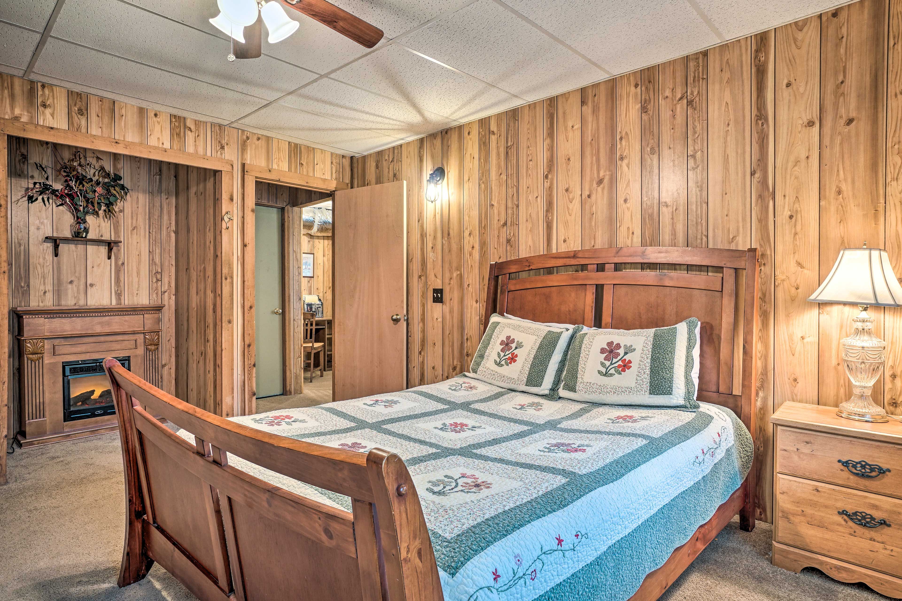 Bedroom 5 | Queen Bed | Ground Floor | Electric Fireplace