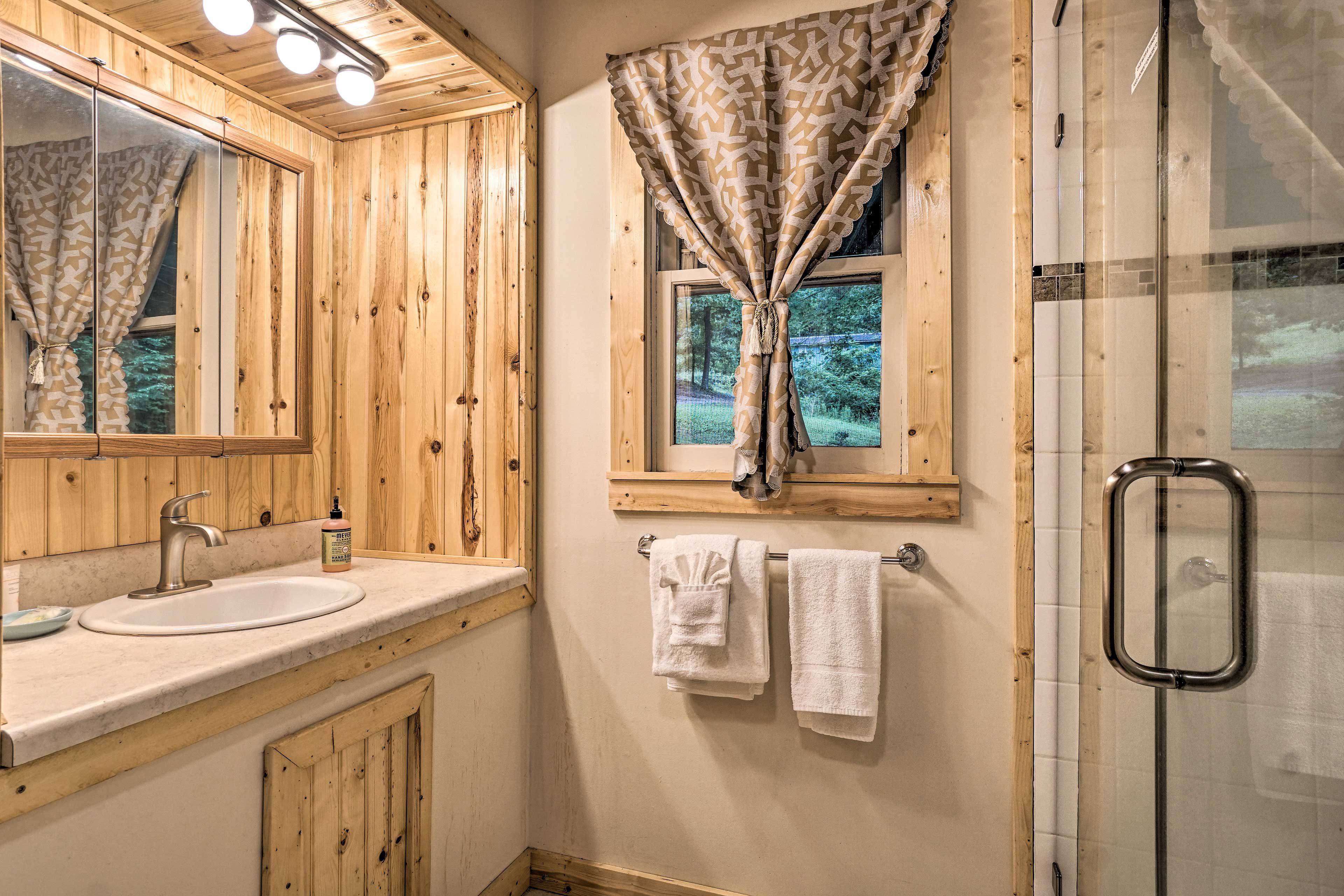 Full En-Suite Bathroom | Complimentary Toiletries