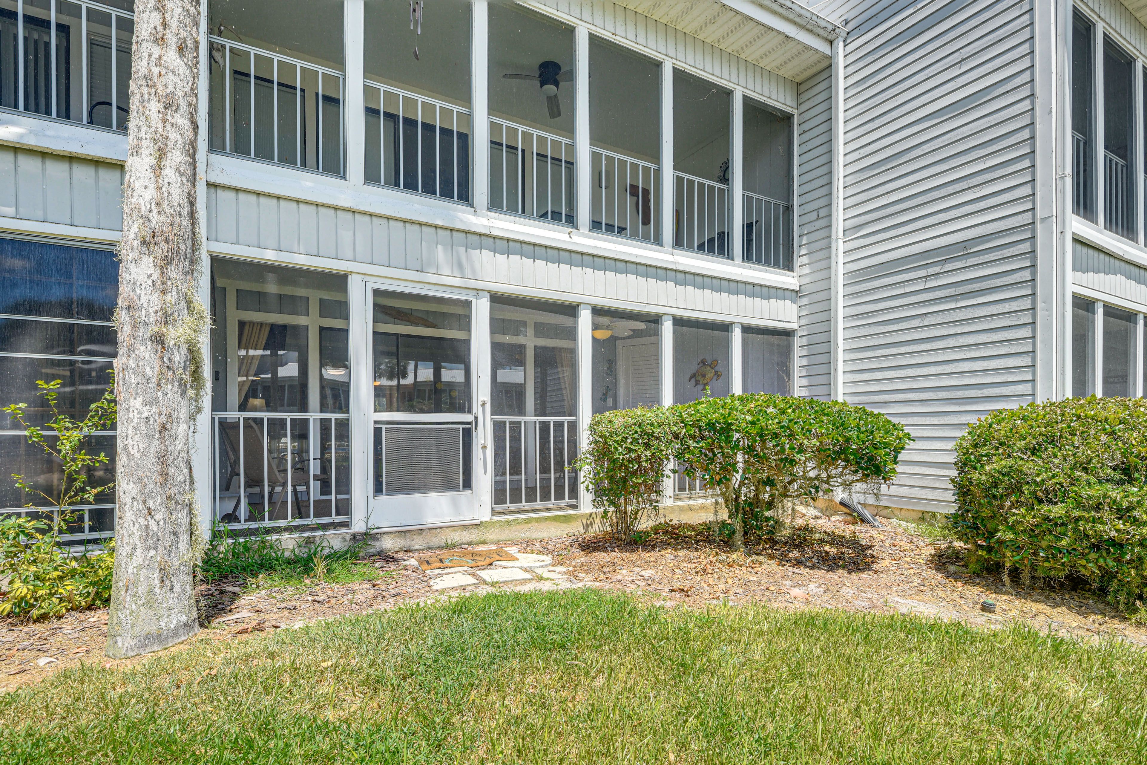 Parking | Community Lot | Boat/Trailer Parking Available