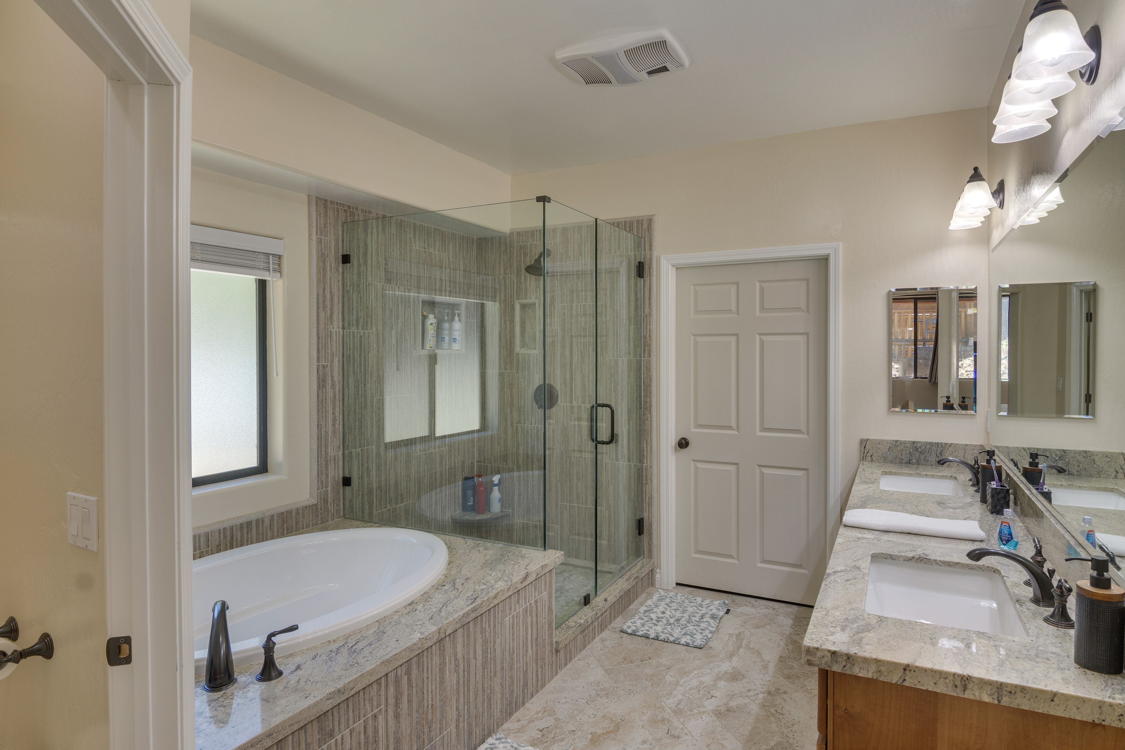 En-Suite Bathroom | Soaking Tub | Shower