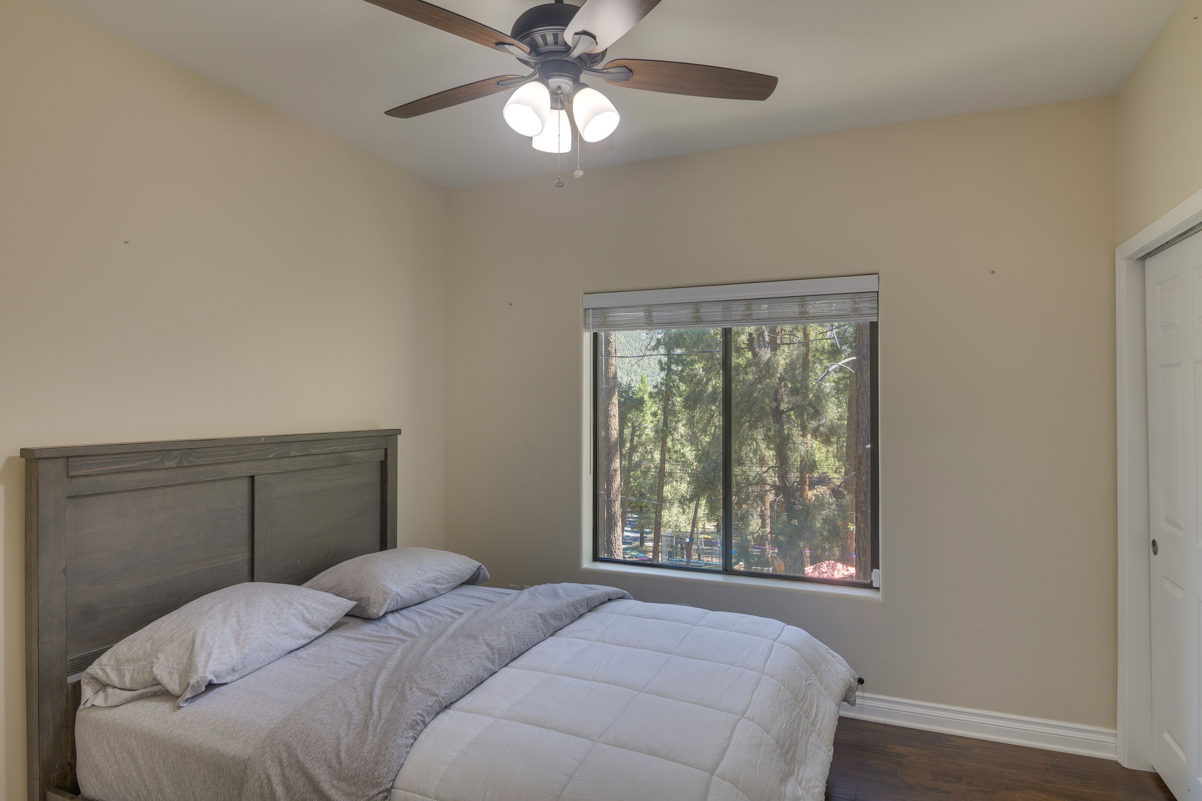 Bedroom 2 | Queen Bed
