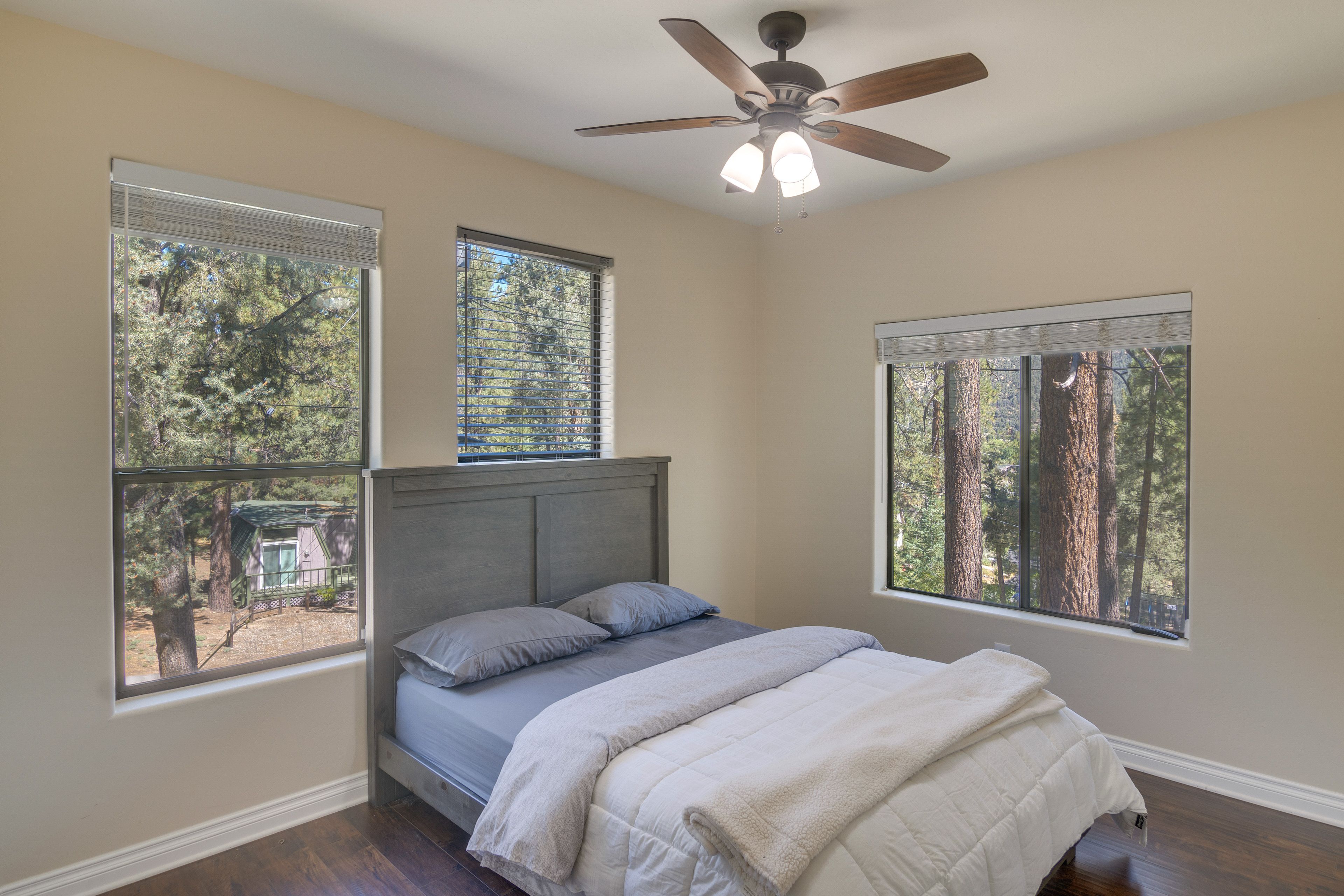 Bedroom 3 | Queen Bed