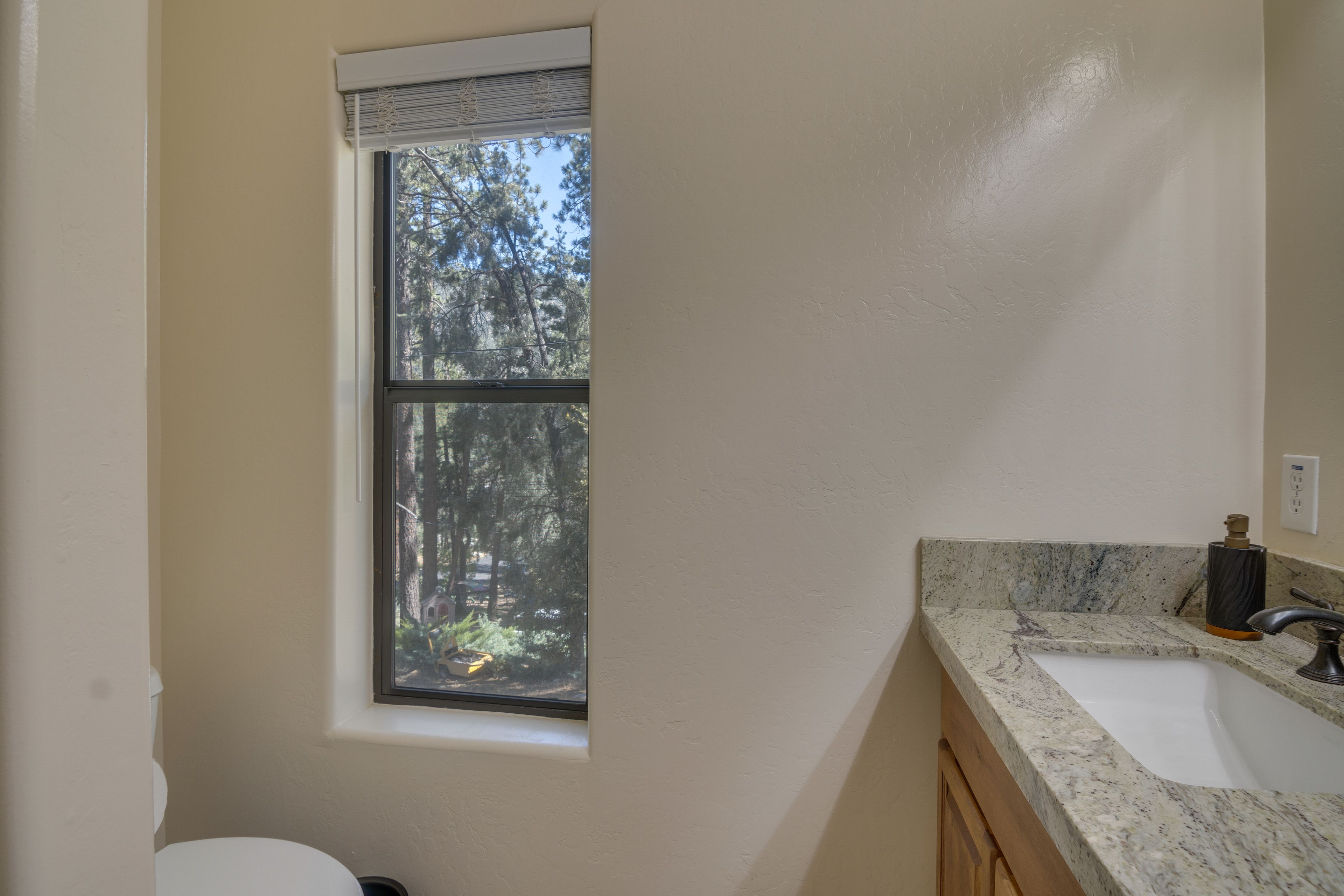 Full Bathroom | Towels & Linens Provided