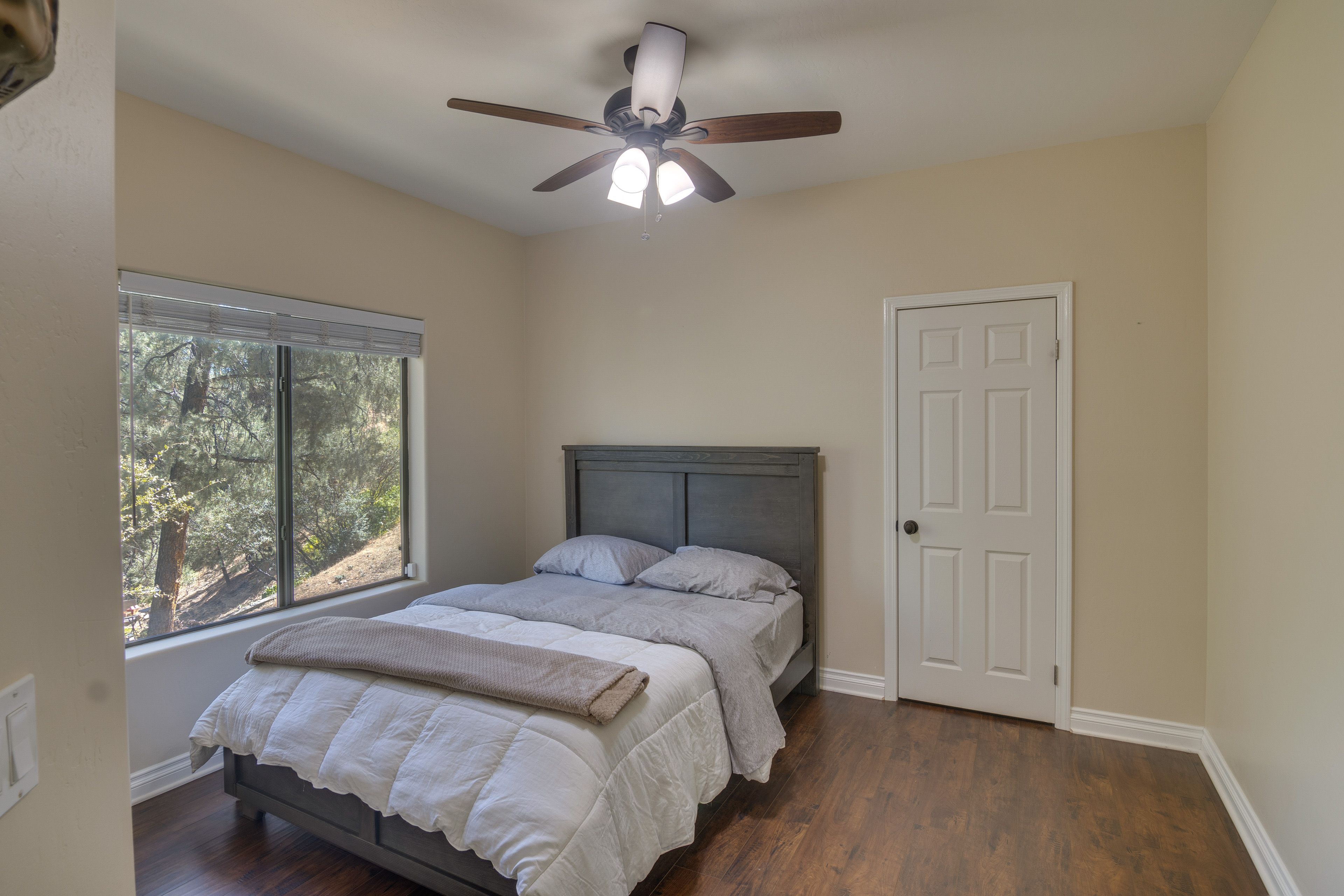 Bedroom 4 | Queen Bed