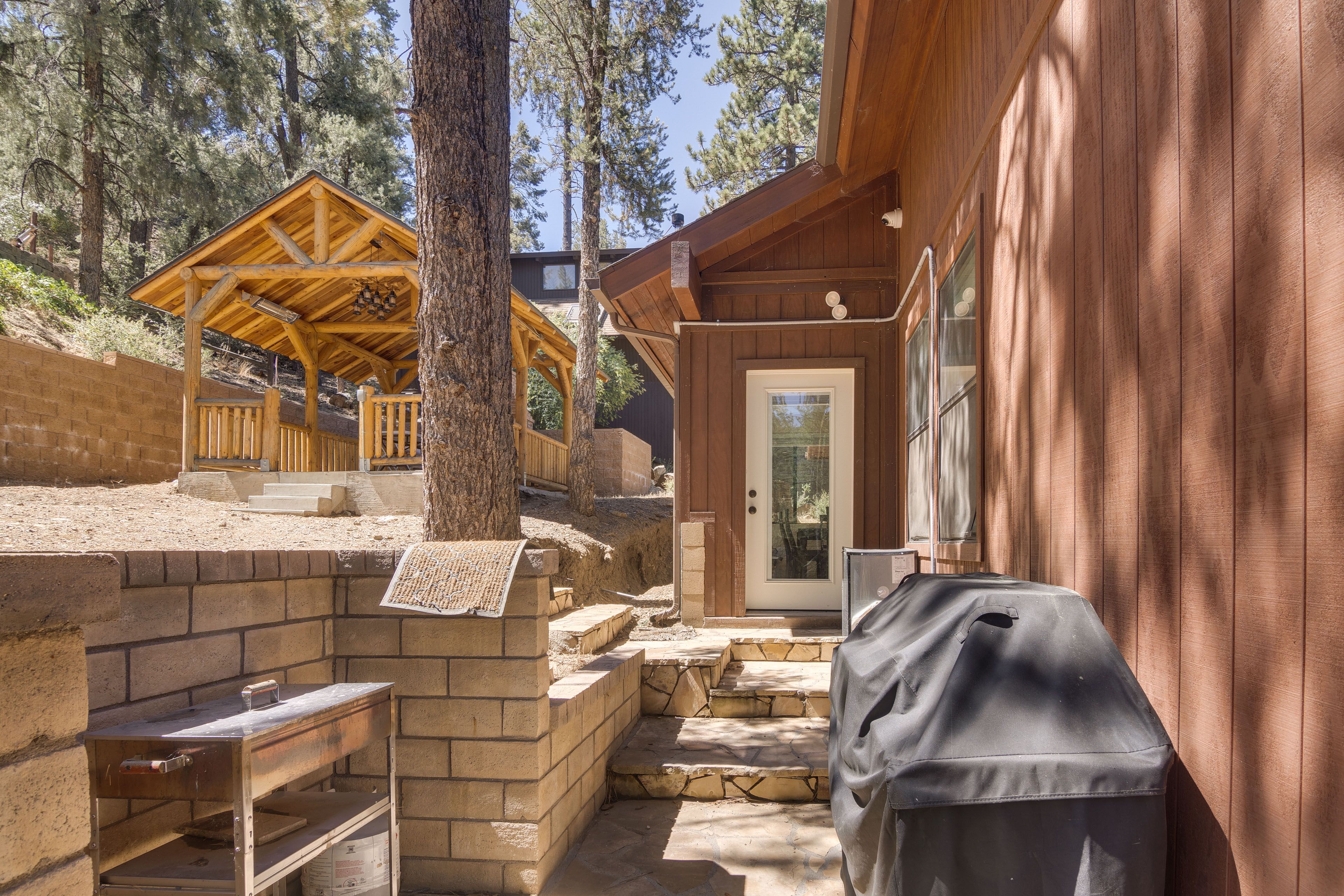 Exterior | Gas Grill | Covered Dining Area