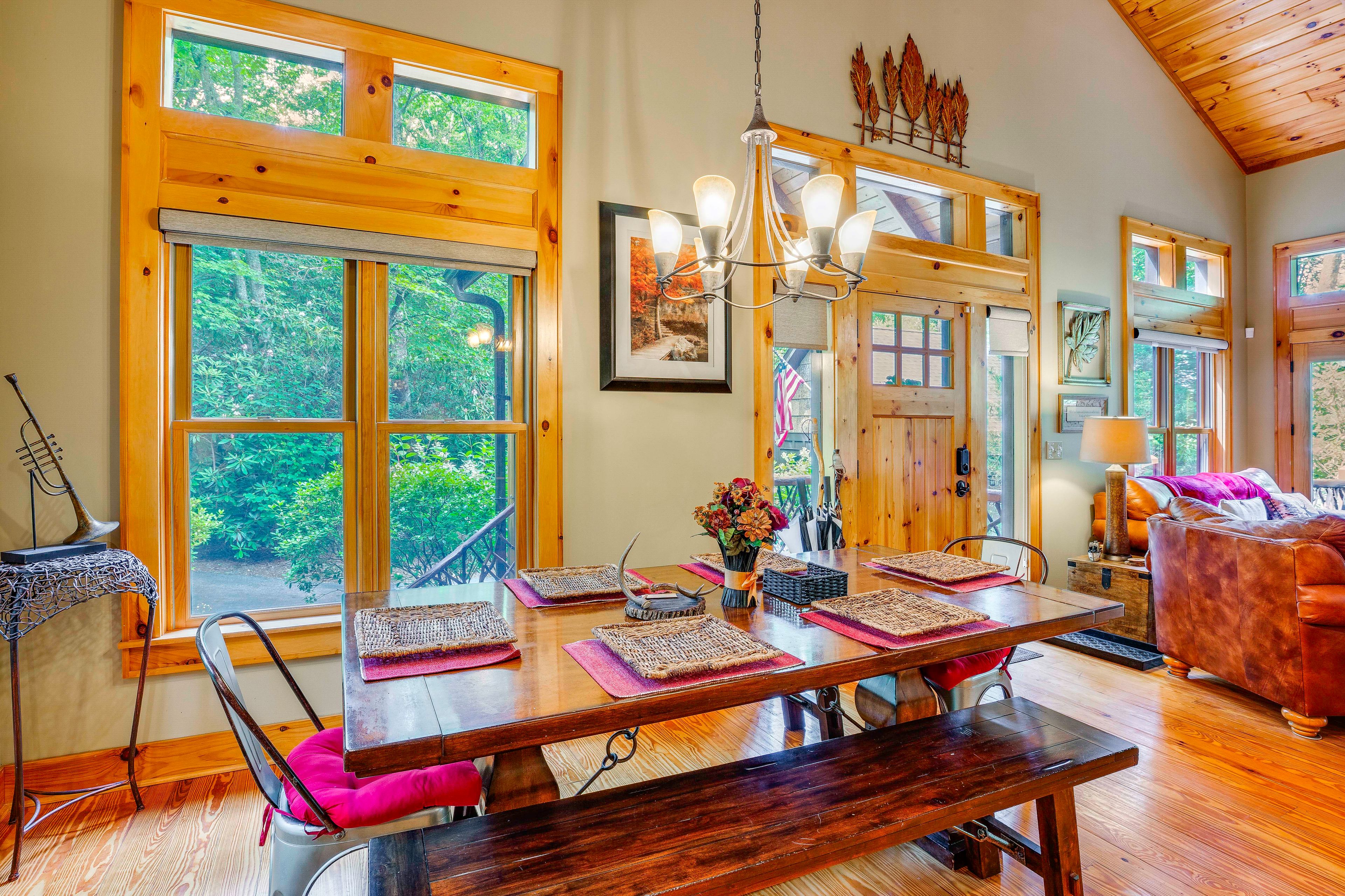 Dining Area | Dishware/Flatware Provided | Main Level