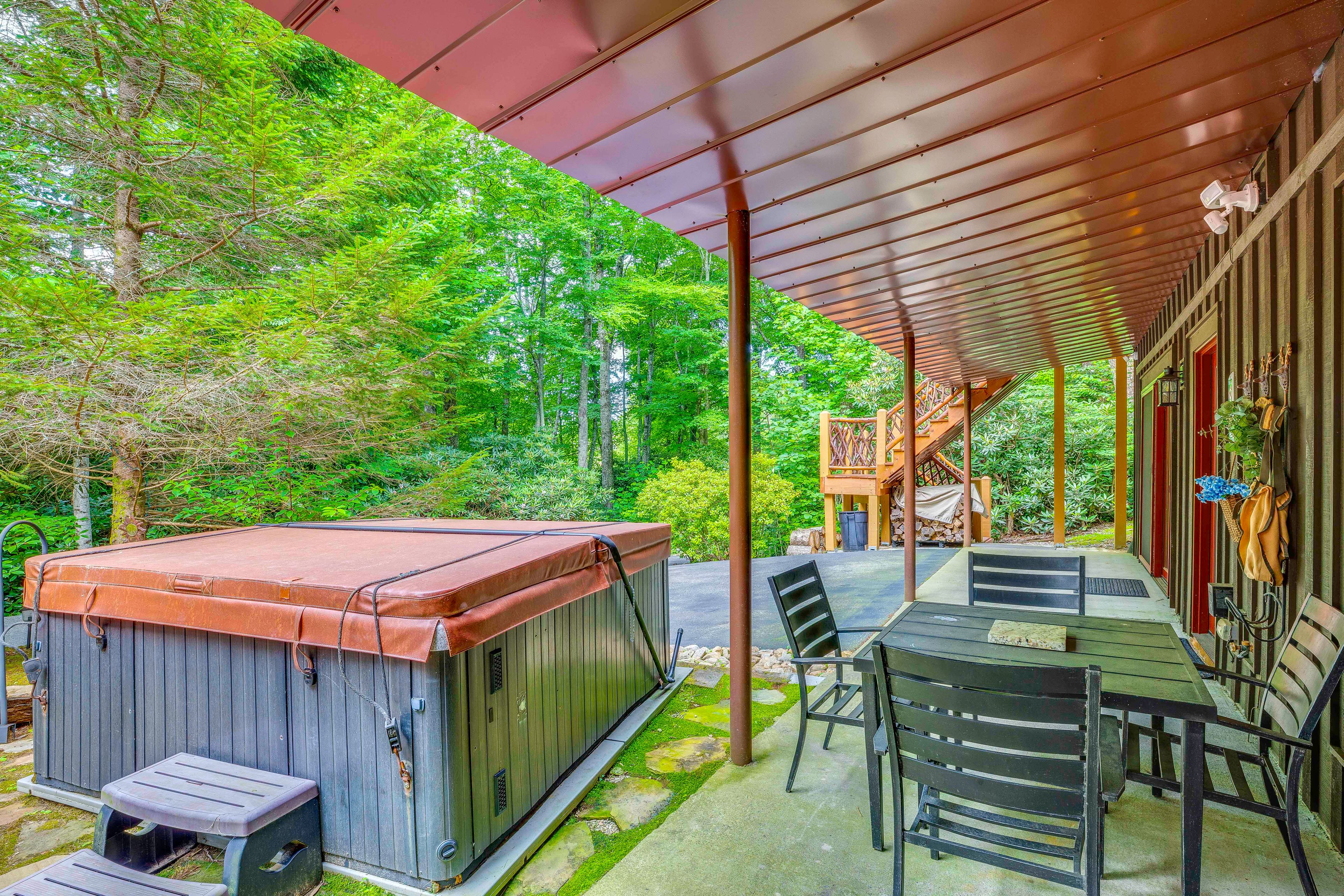 Patio | Hot Tub | Dining Area | Fire Pit