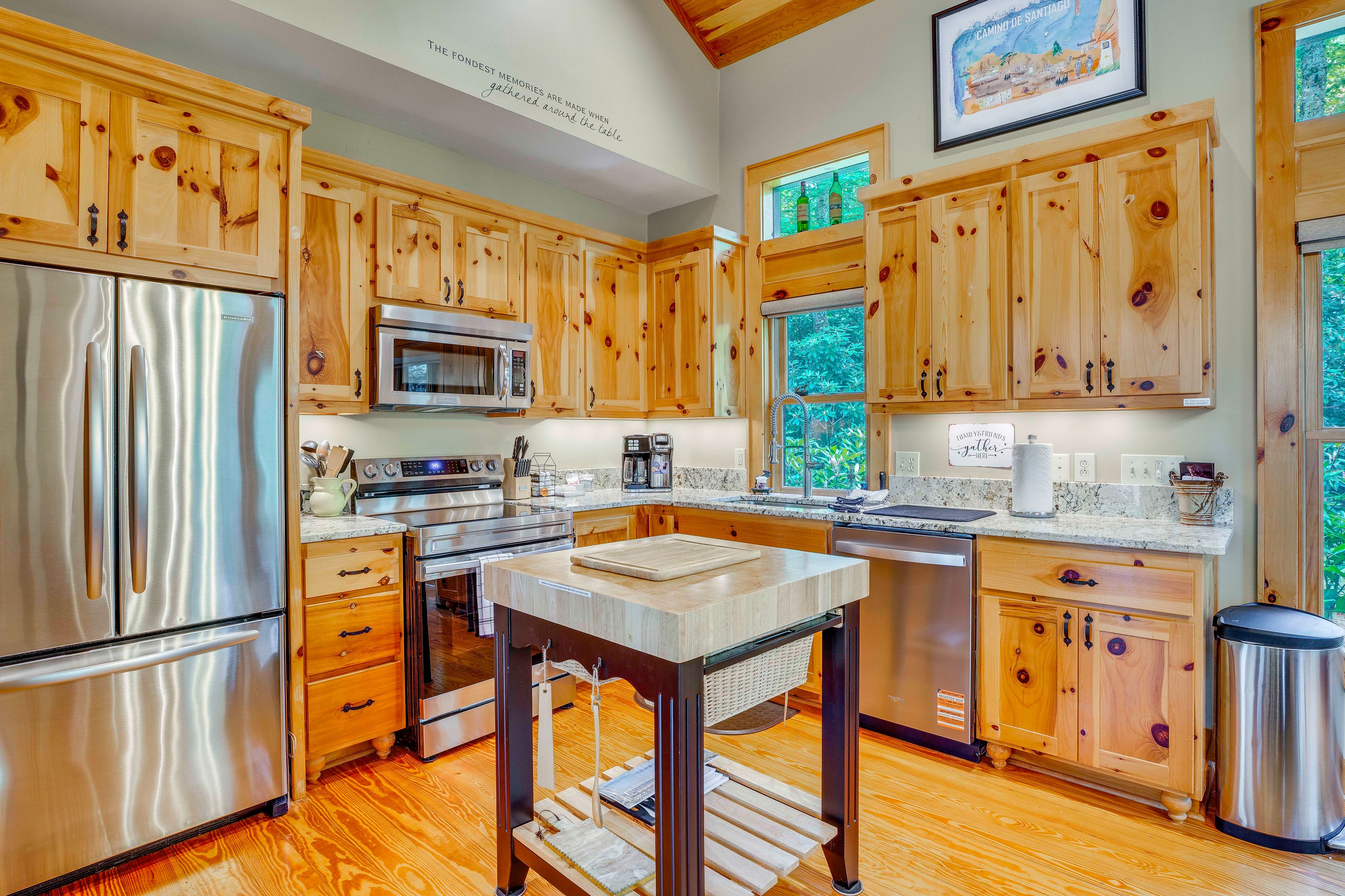 Kitchen | Main Level