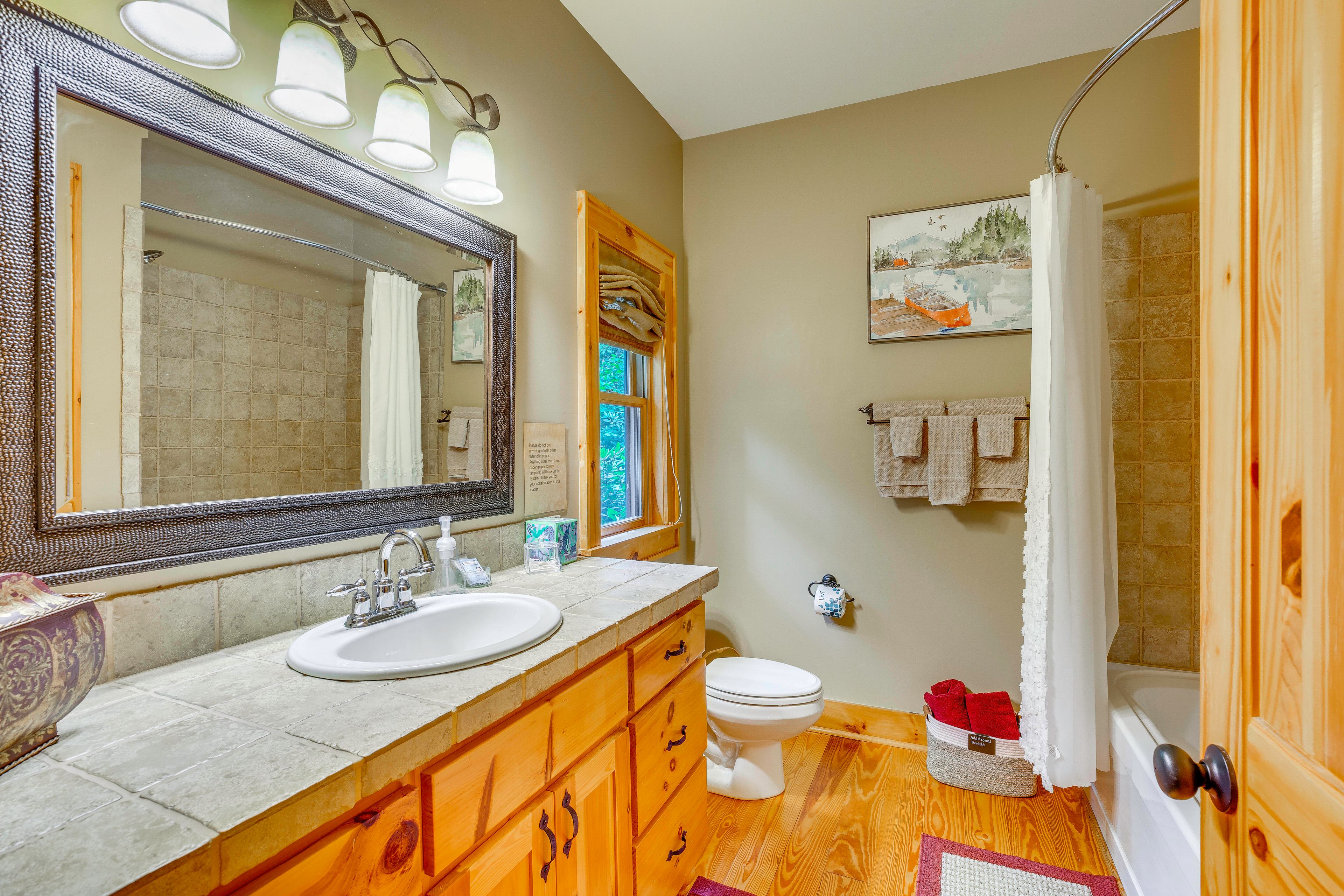 Bathroom | Main Level