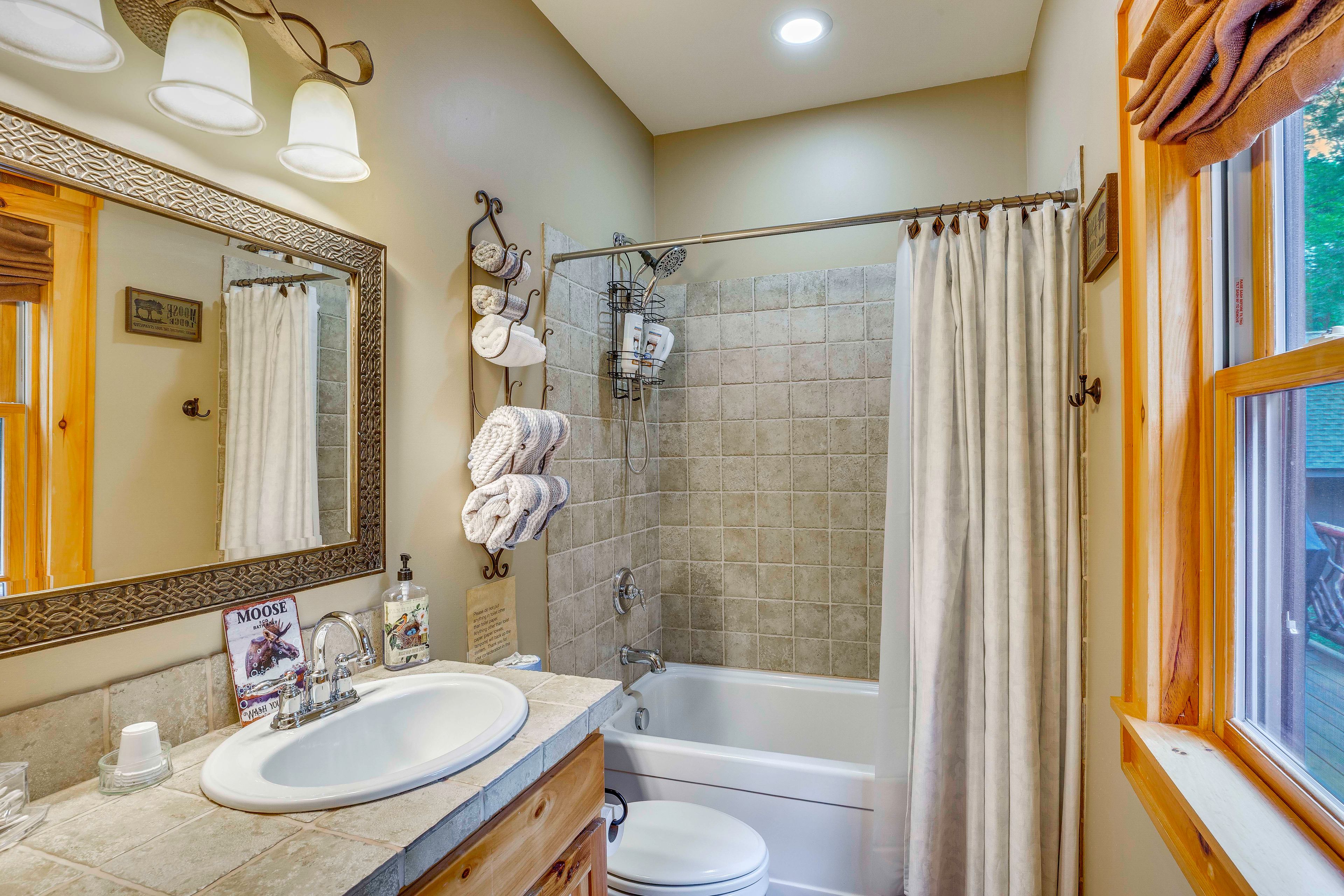 Bathroom | Main Level