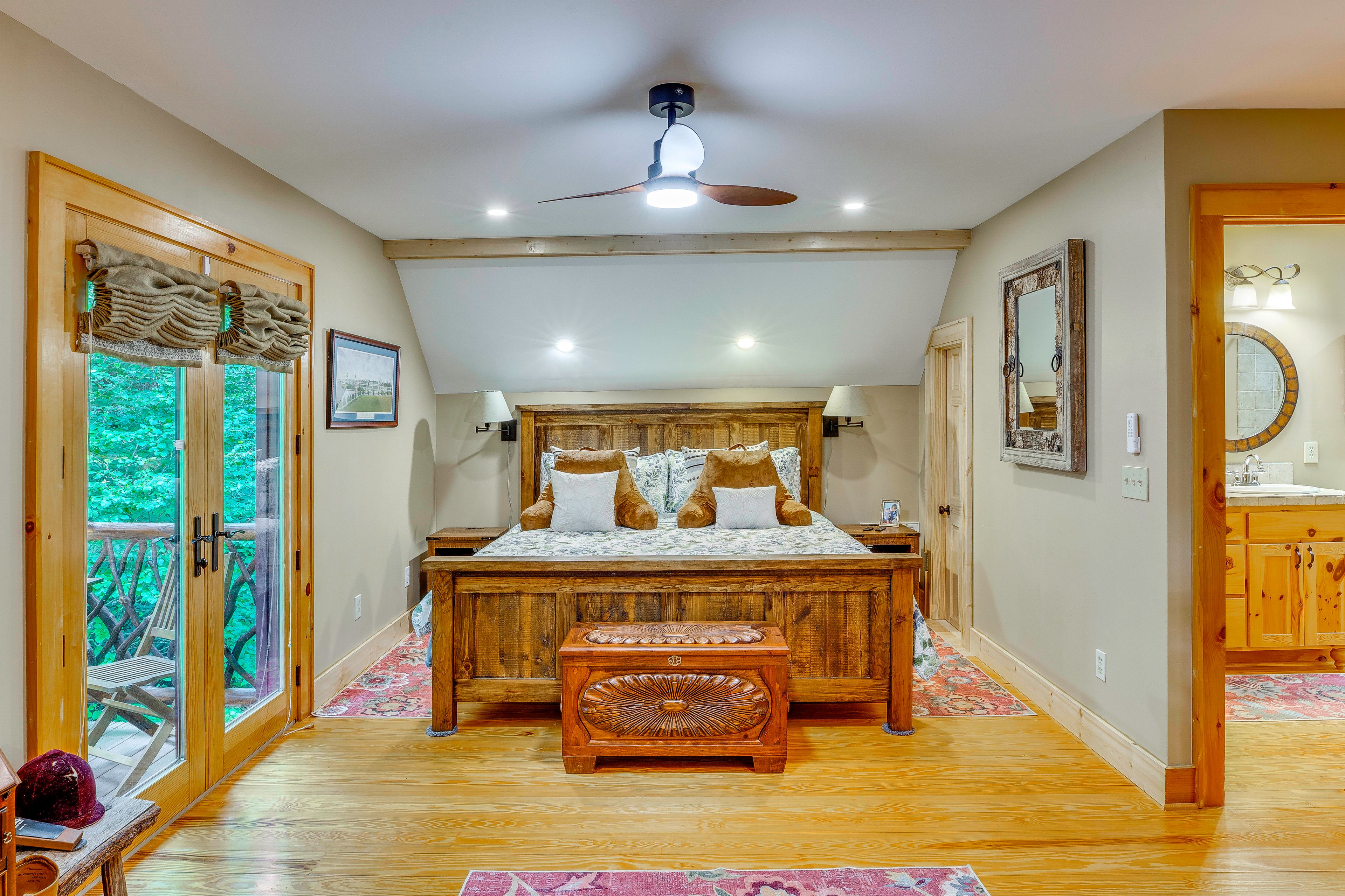 Bedroom 1 (Loft) | King Bed | Smart TV | Upper Level