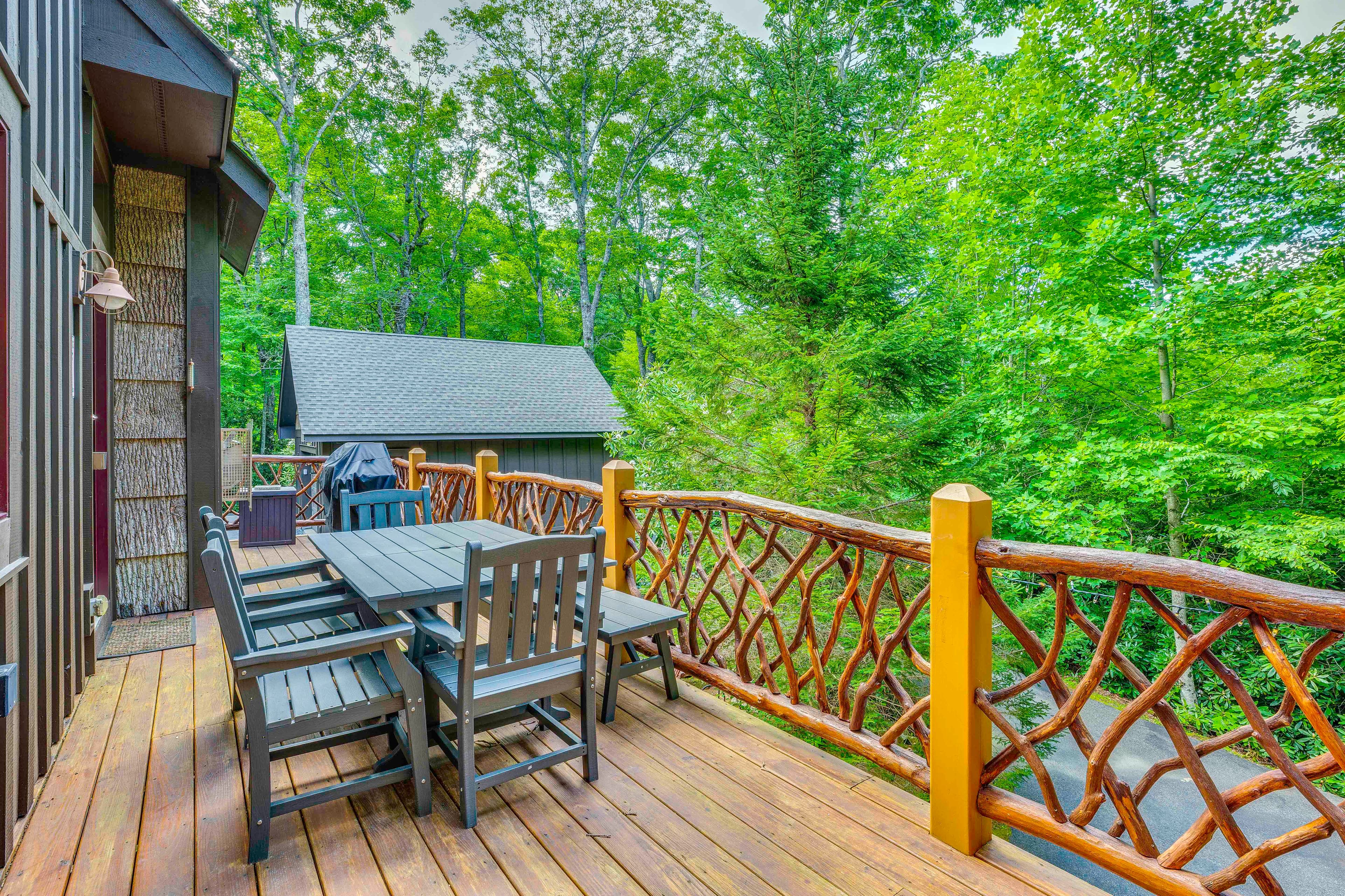 Deck | Gas Grill | Dining Area