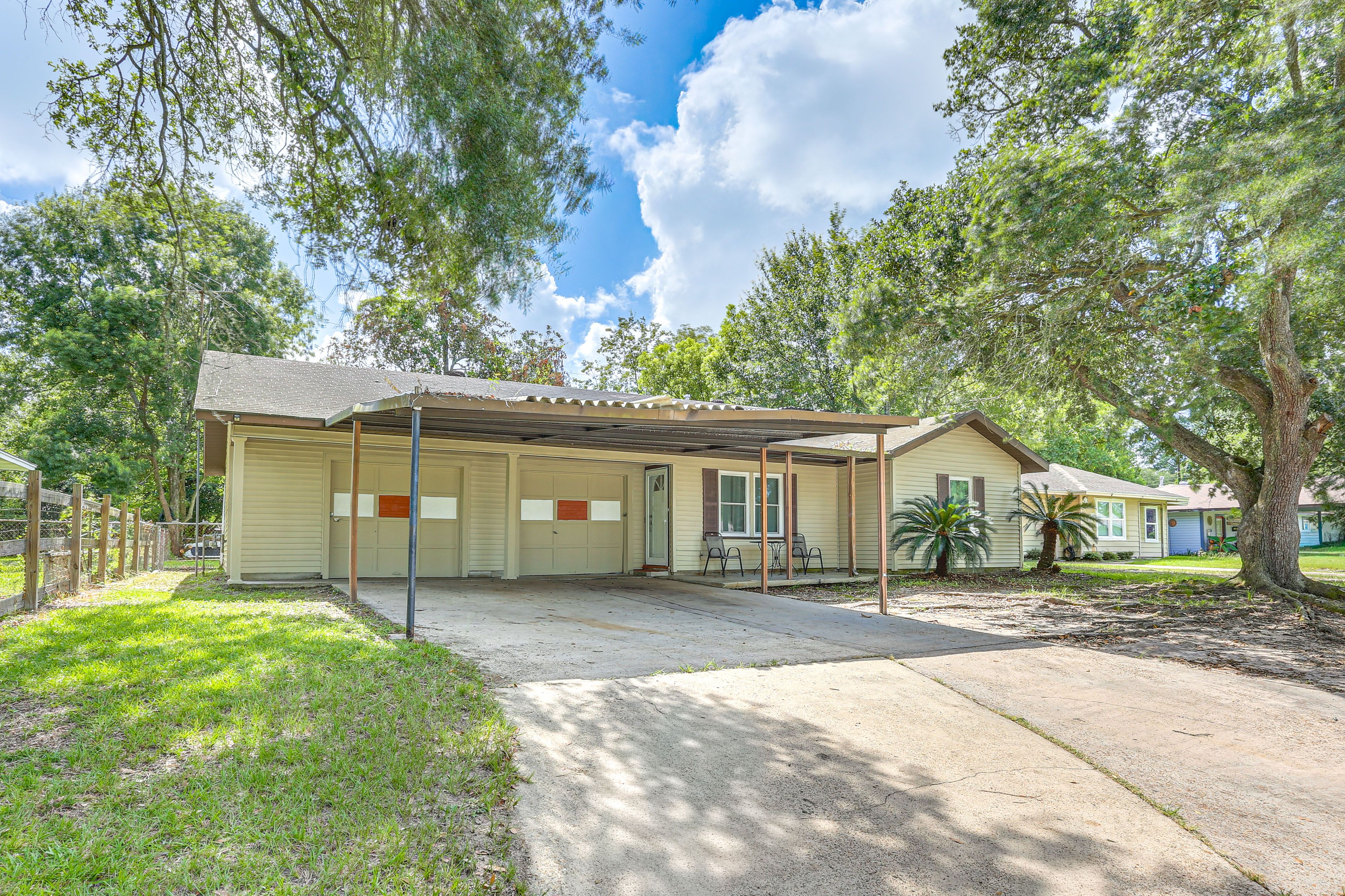 Driveway Parking (4 Vehicles) | Single-Story Home