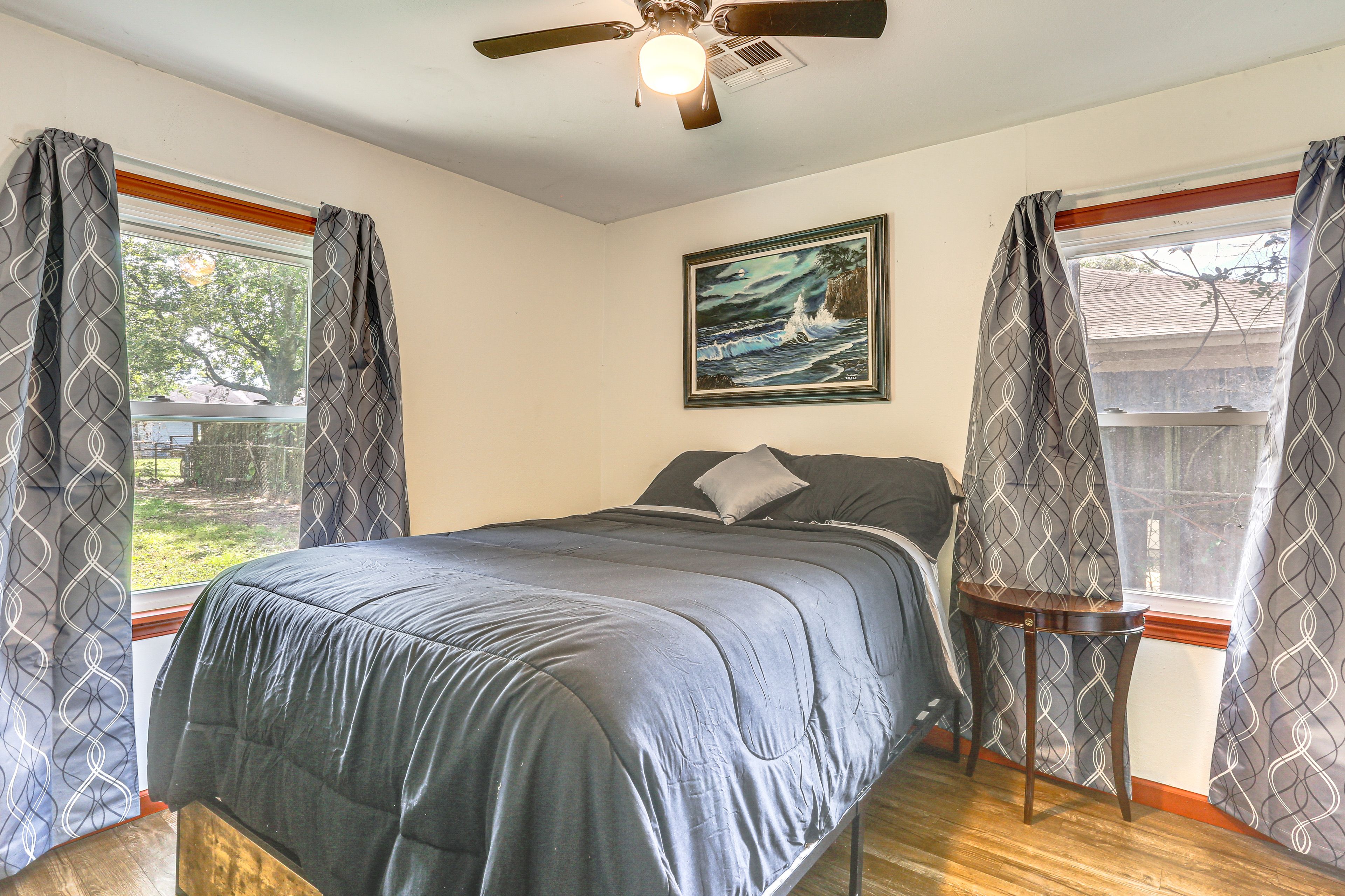 Bedroom 1 | Queen Bed