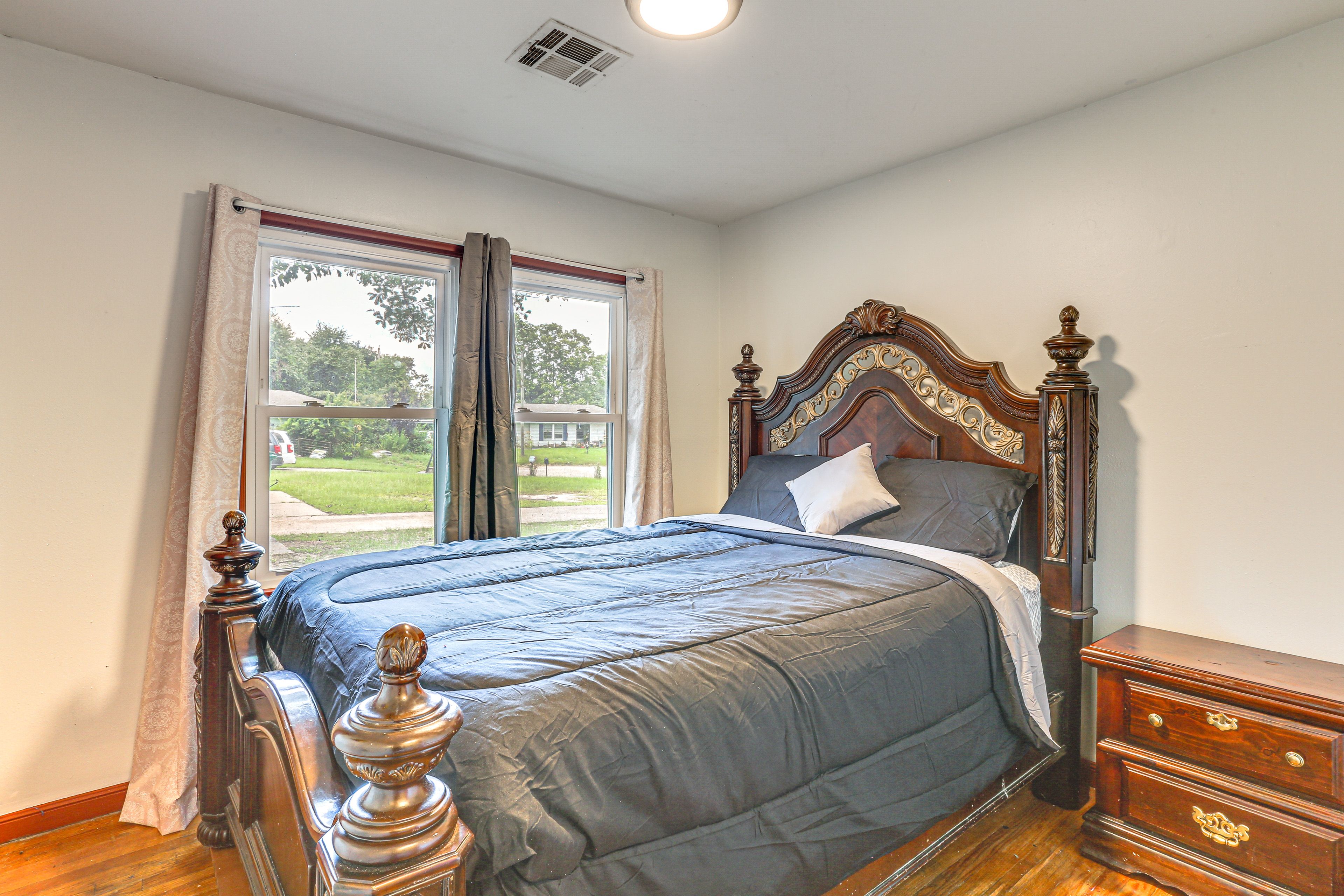 Bedroom 2 | Queen Bed