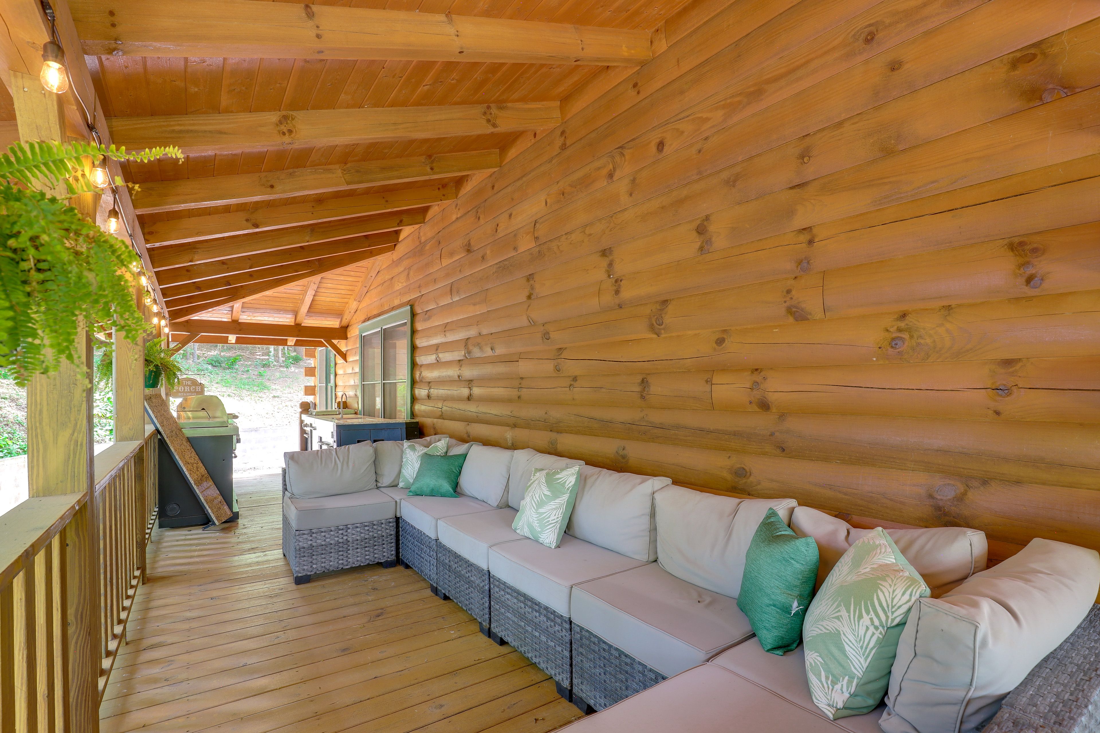Wraparound Porch | Outdoor Kitchen | Gas Grill