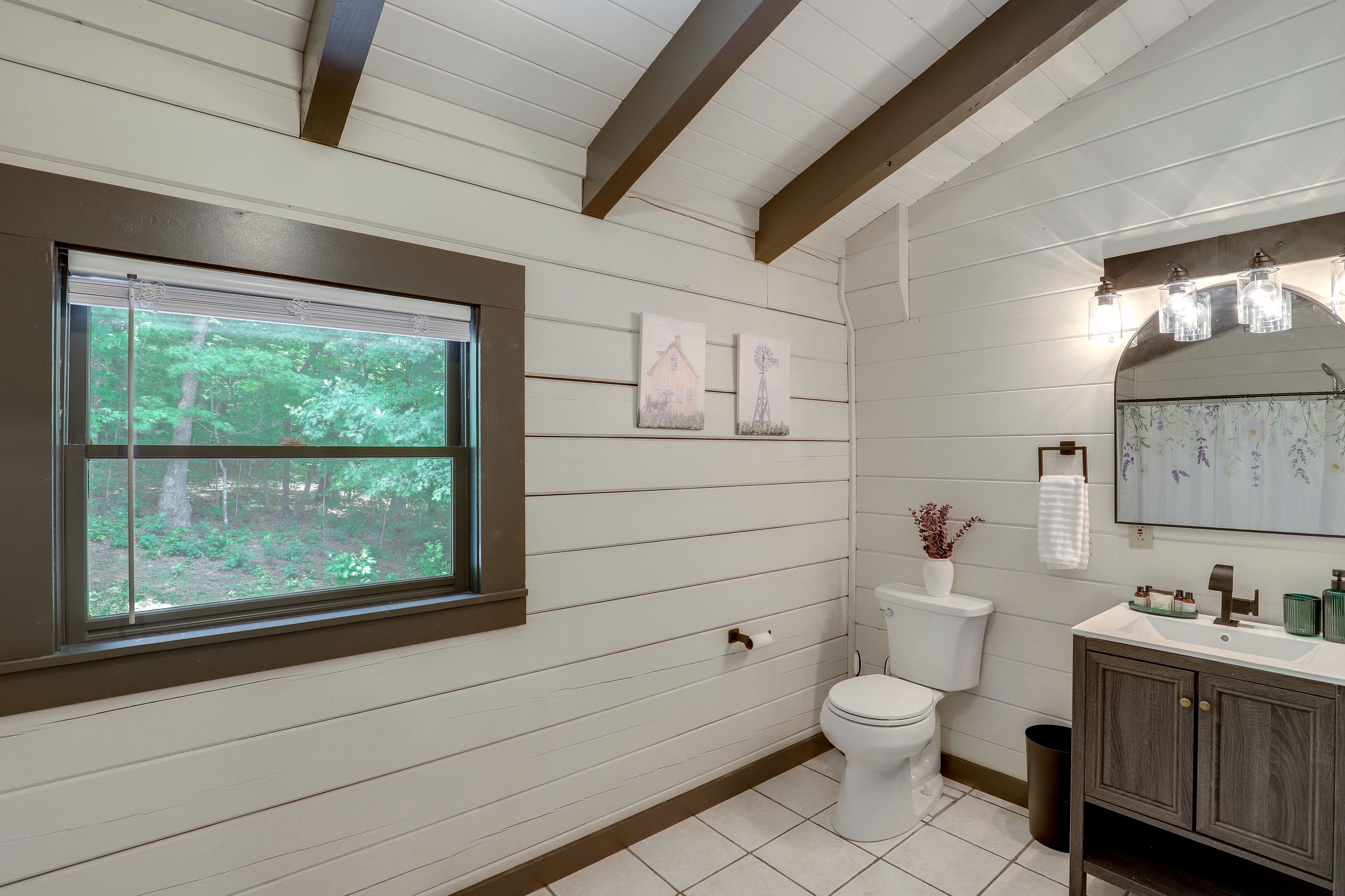Bathroom | 2nd Floor