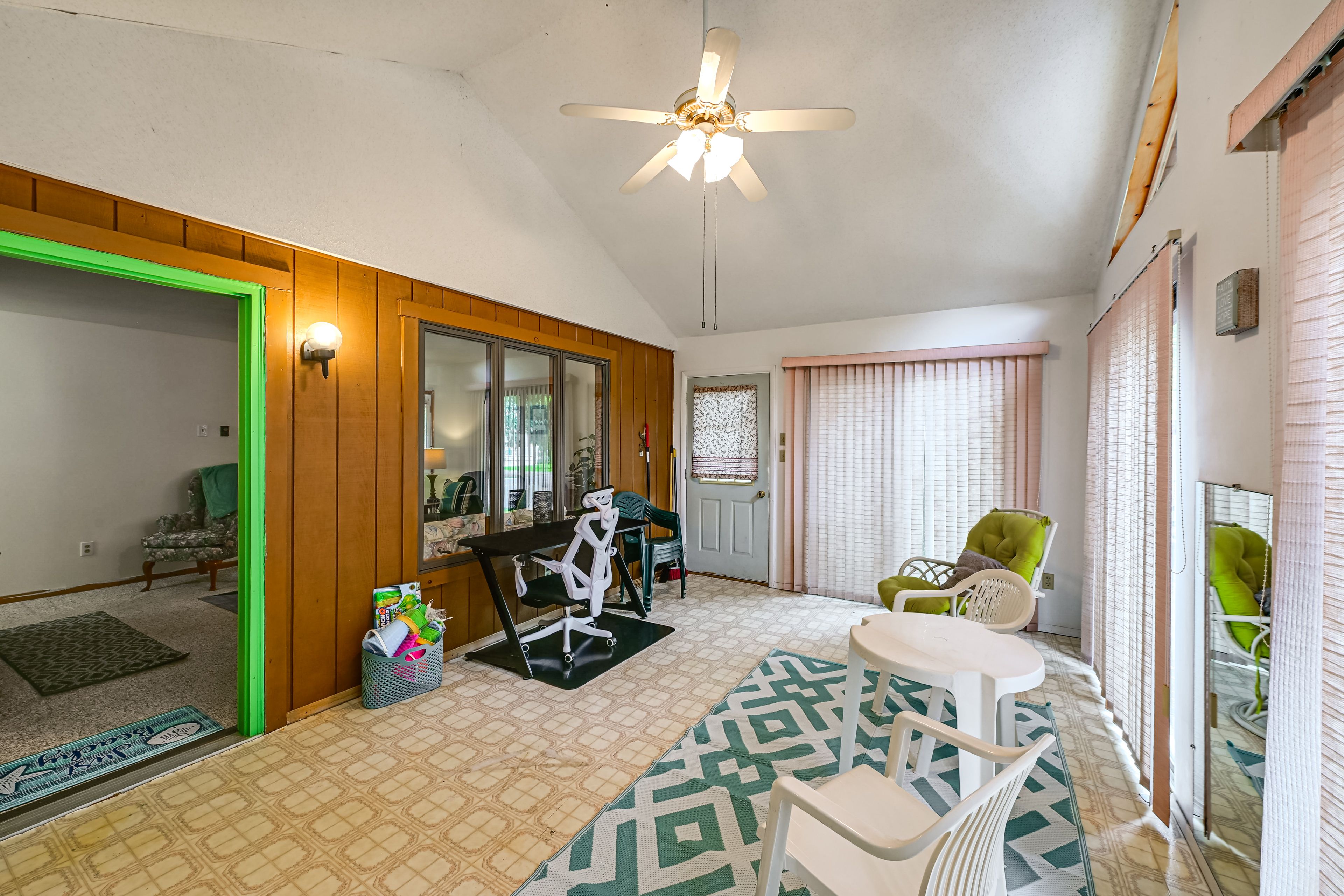 Sunroom/Bonus Room