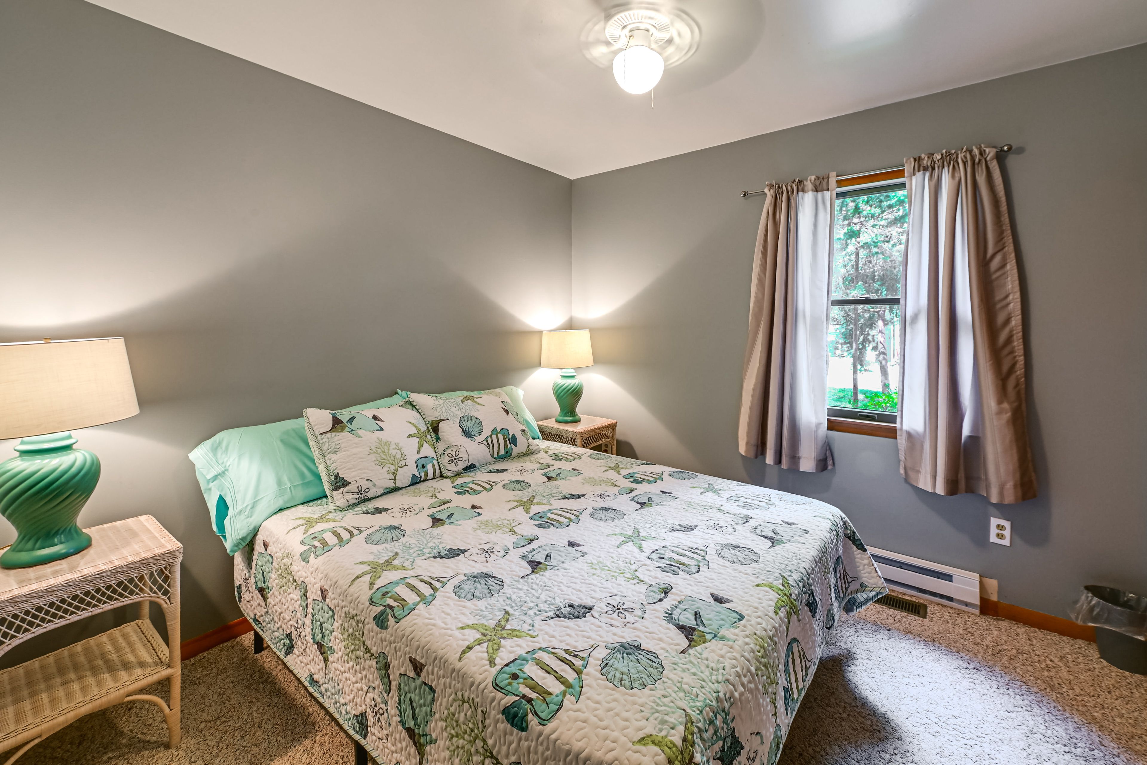 Bedroom 1 | Queen Bed