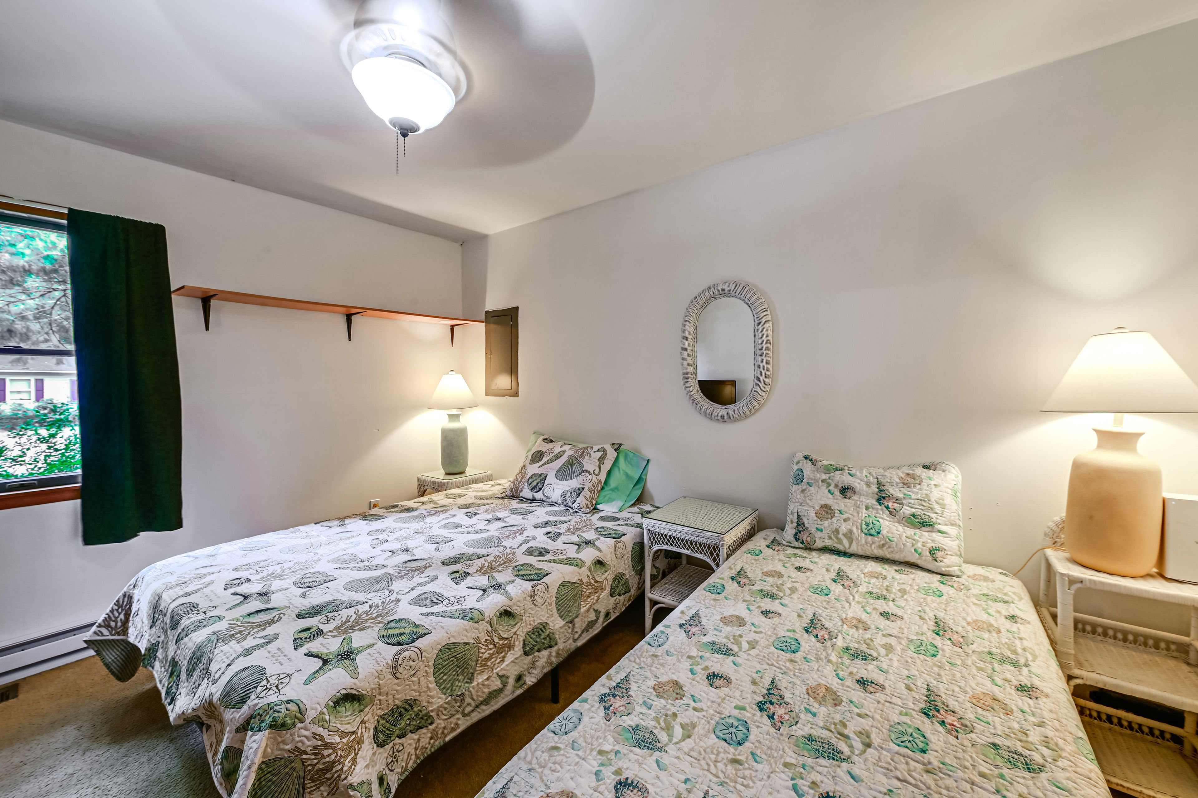 Bedroom 2 | Queen Bed | Twin Bed