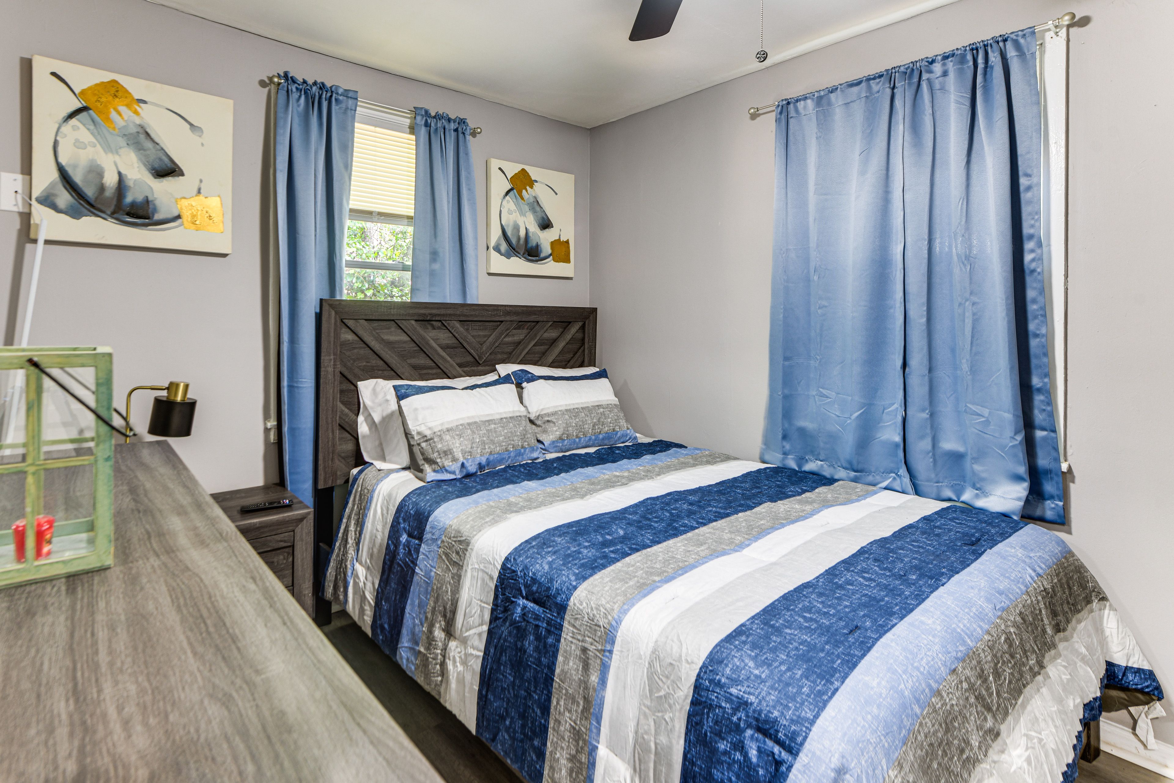 Bedroom 1 | Queen Bed | Smart TV