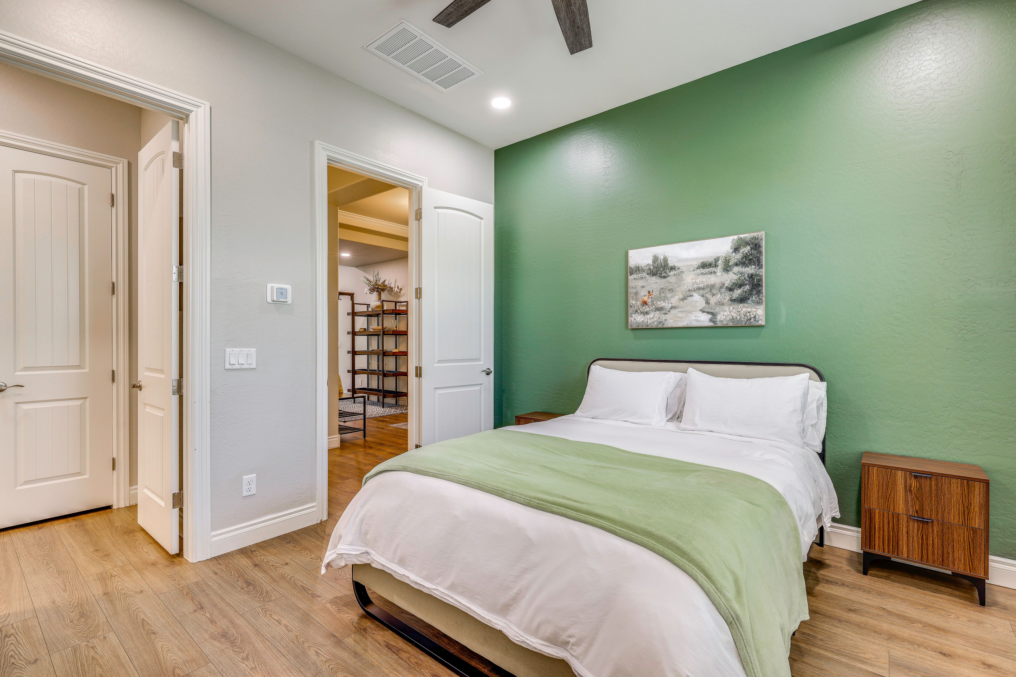 Bedroom 2 | Queen Bed