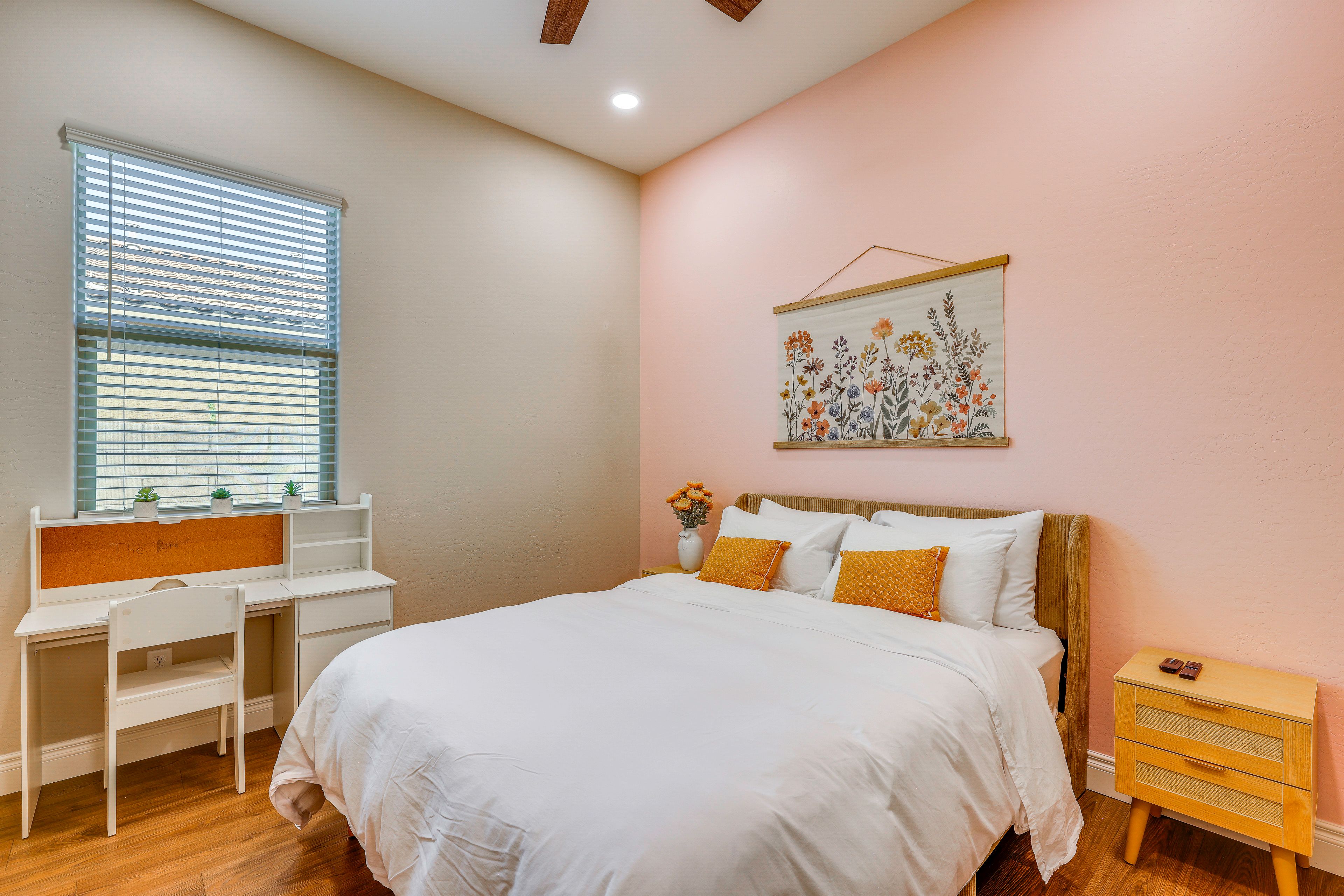 Bedroom 2 | Queen Bed