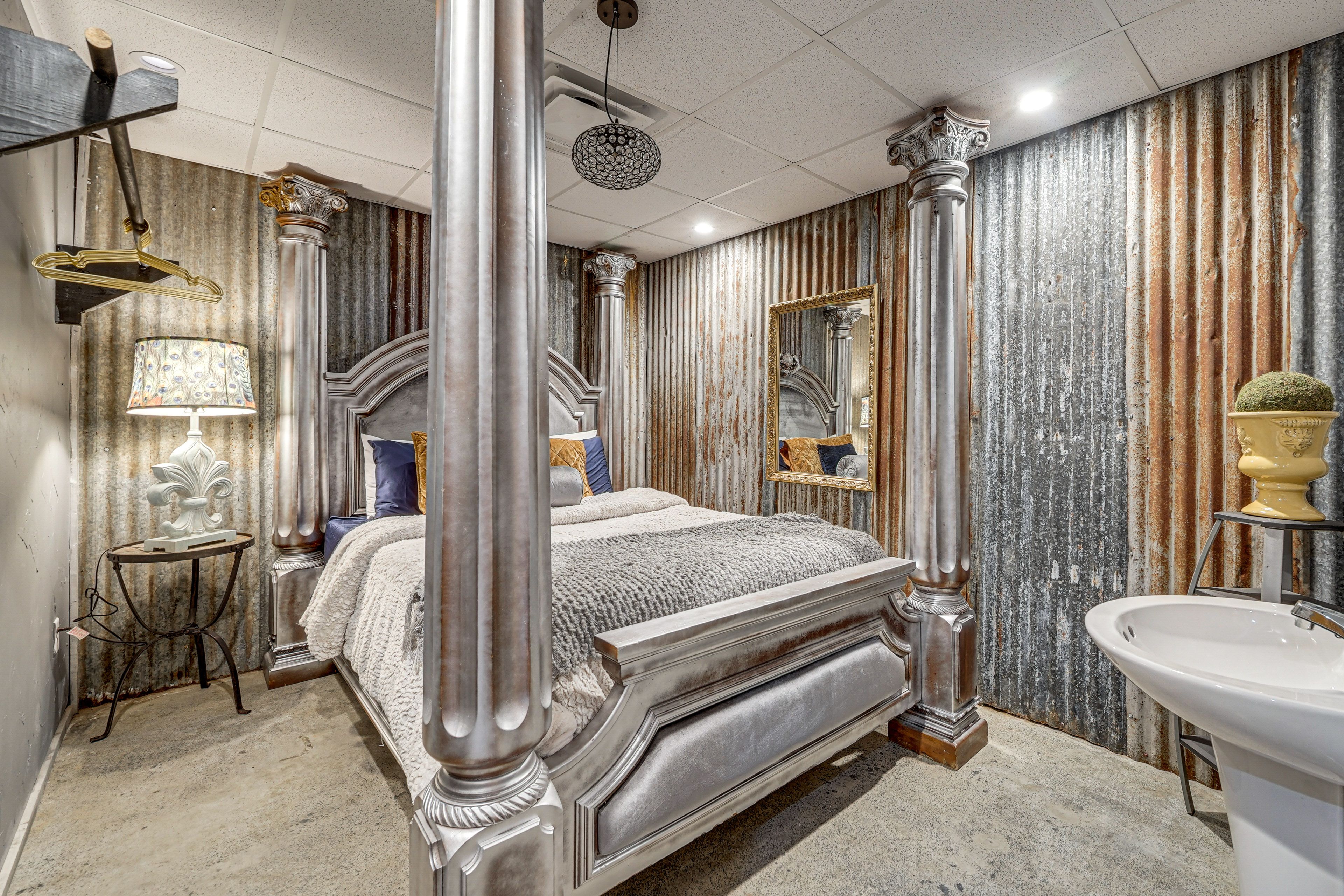 Bedroom | Queen Bed