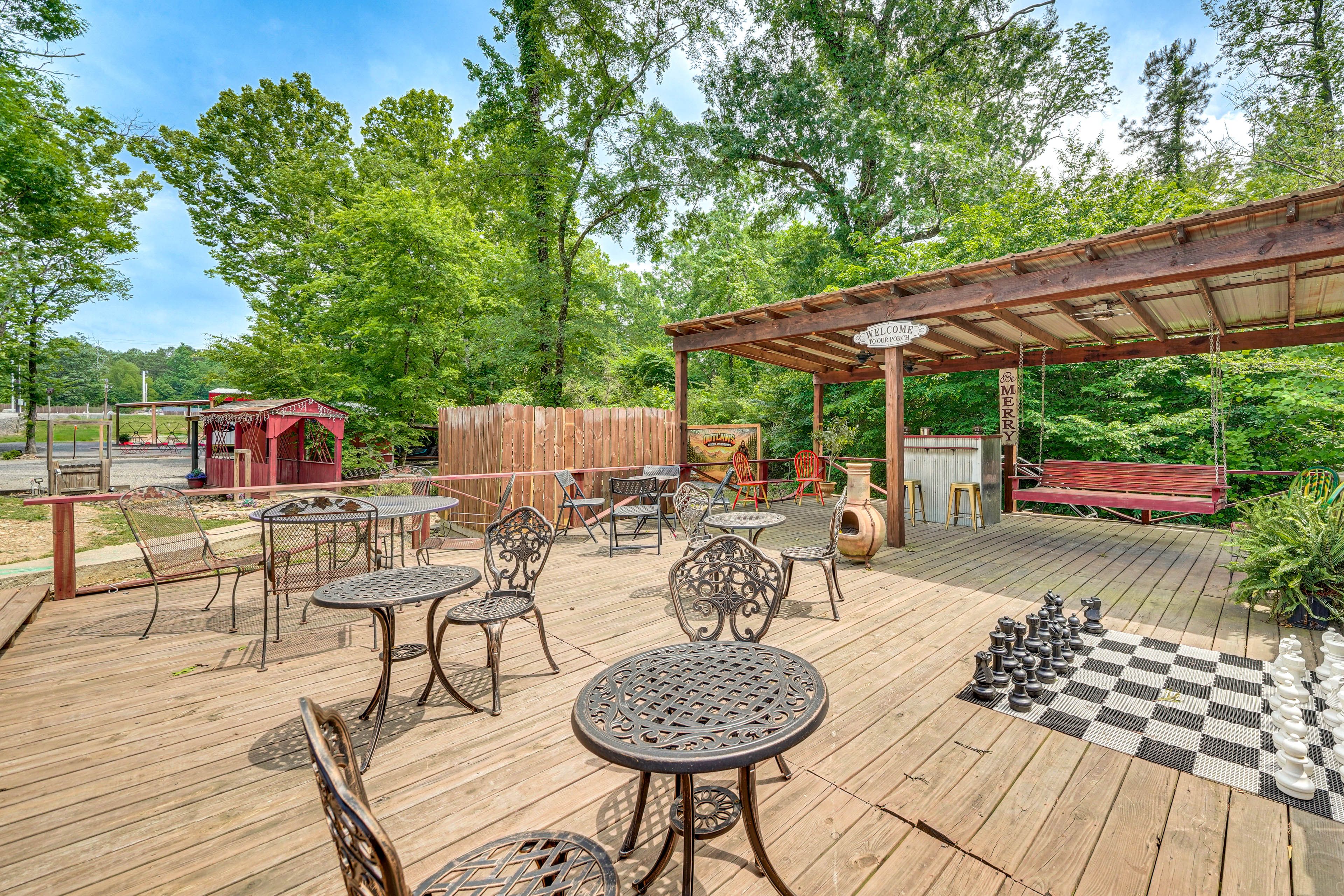 Community Deck | Driveway (1 Vehicle)