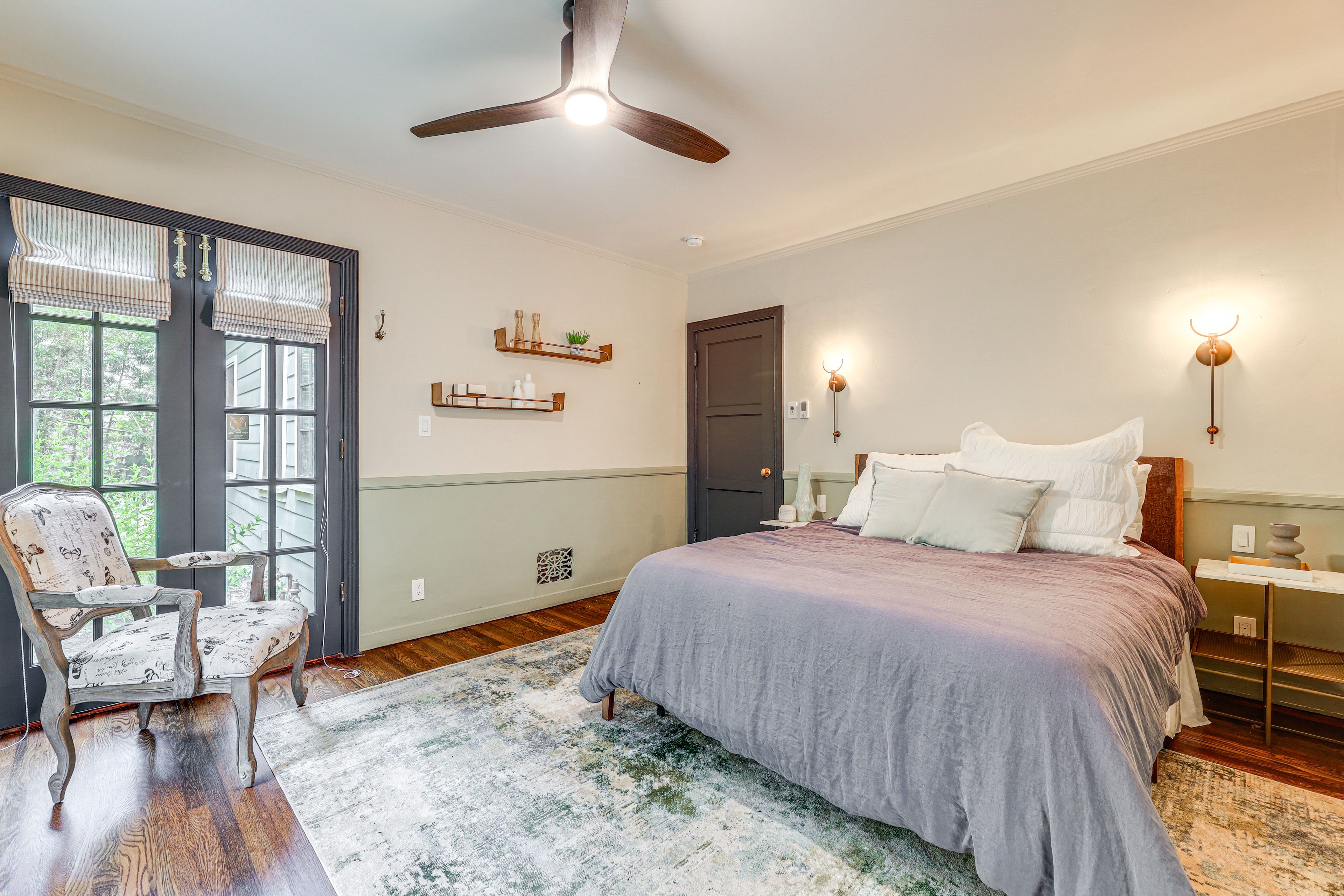 Bedroom 1 | Queen Bed