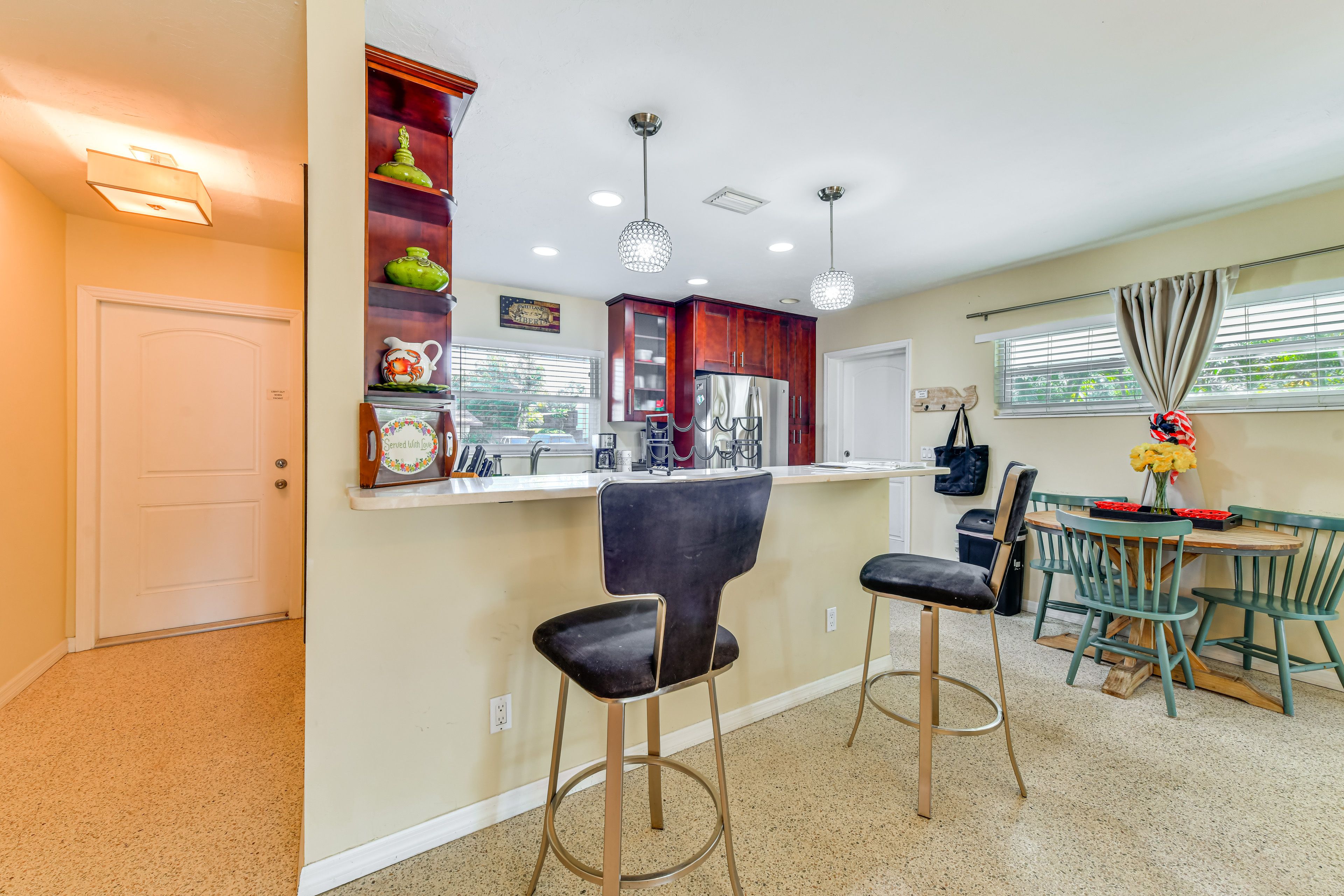 Dining Area | Dishes & Flatware Provided