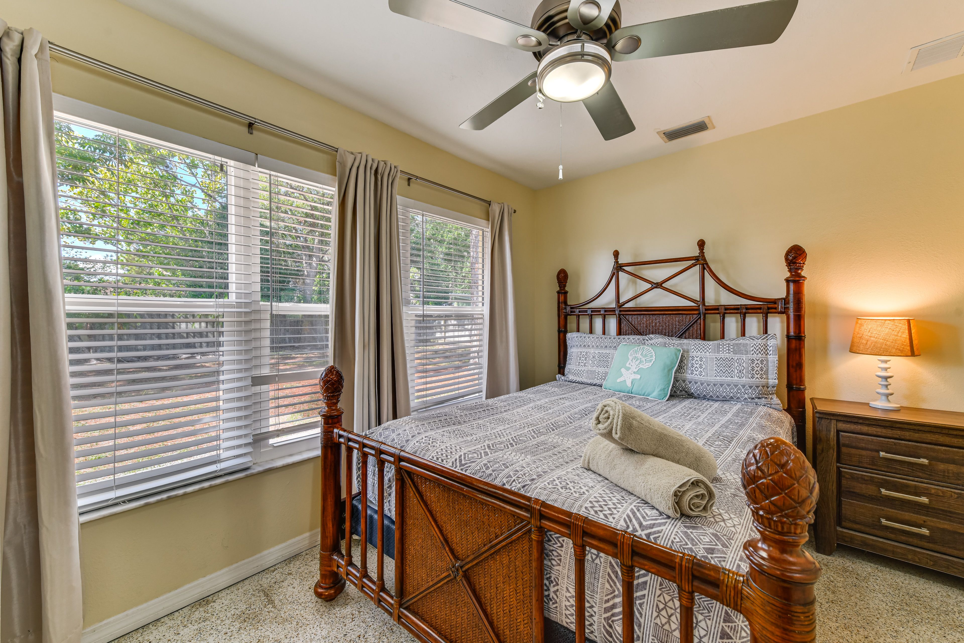 Bedroom 2 | Queen Bed