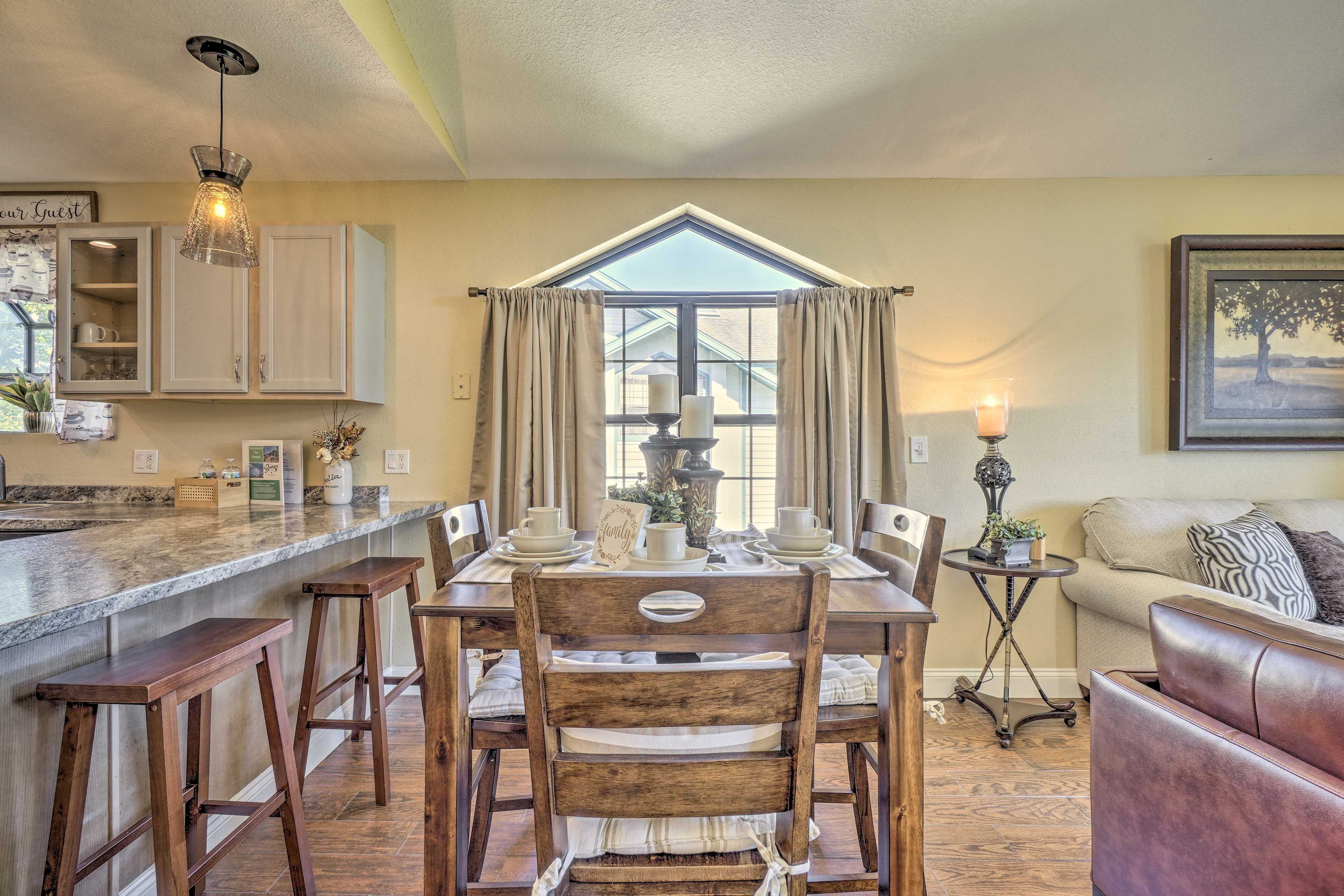 Dining Table | Breakfast Bar | Unit 5