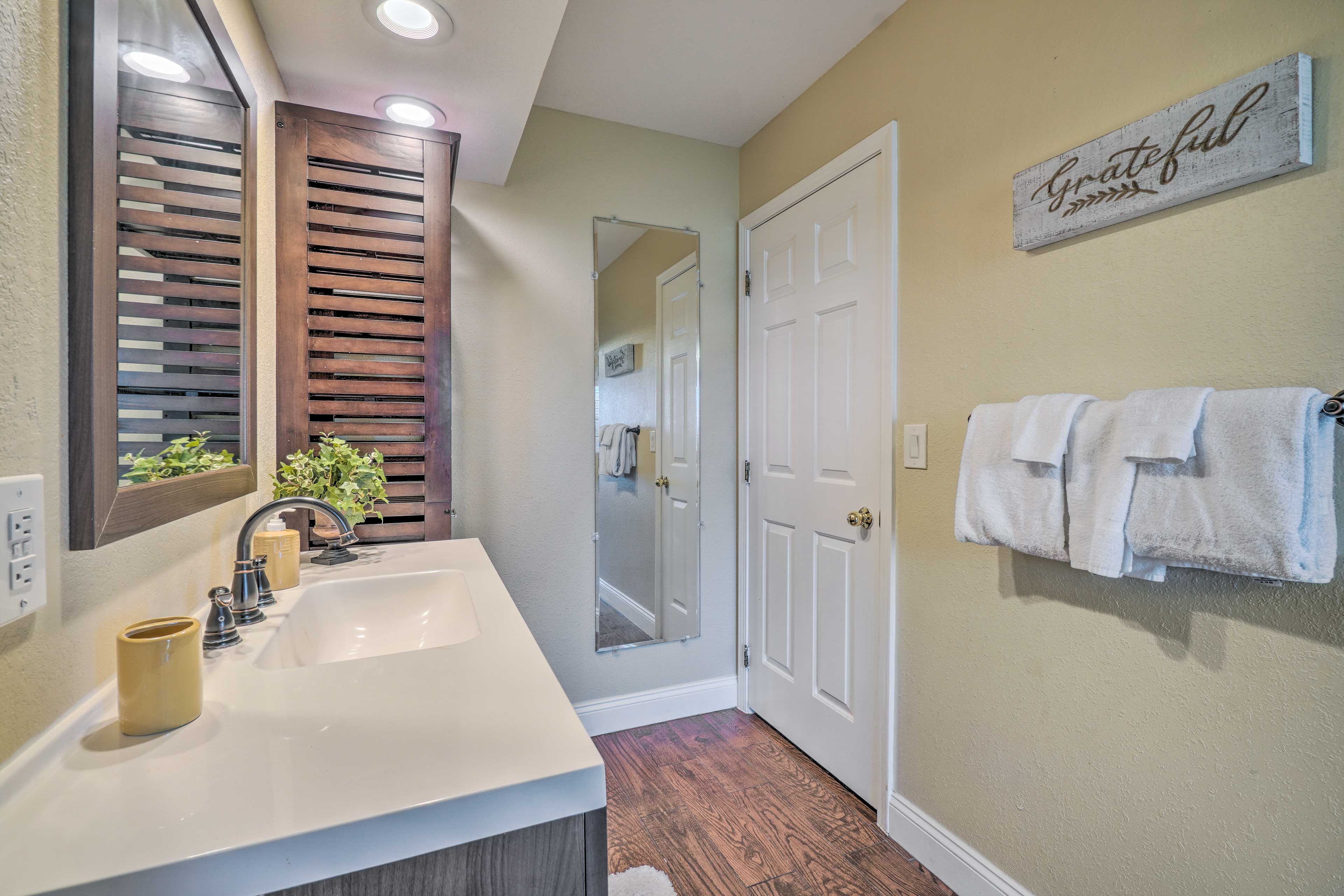 Full Bathroom | Unit 5