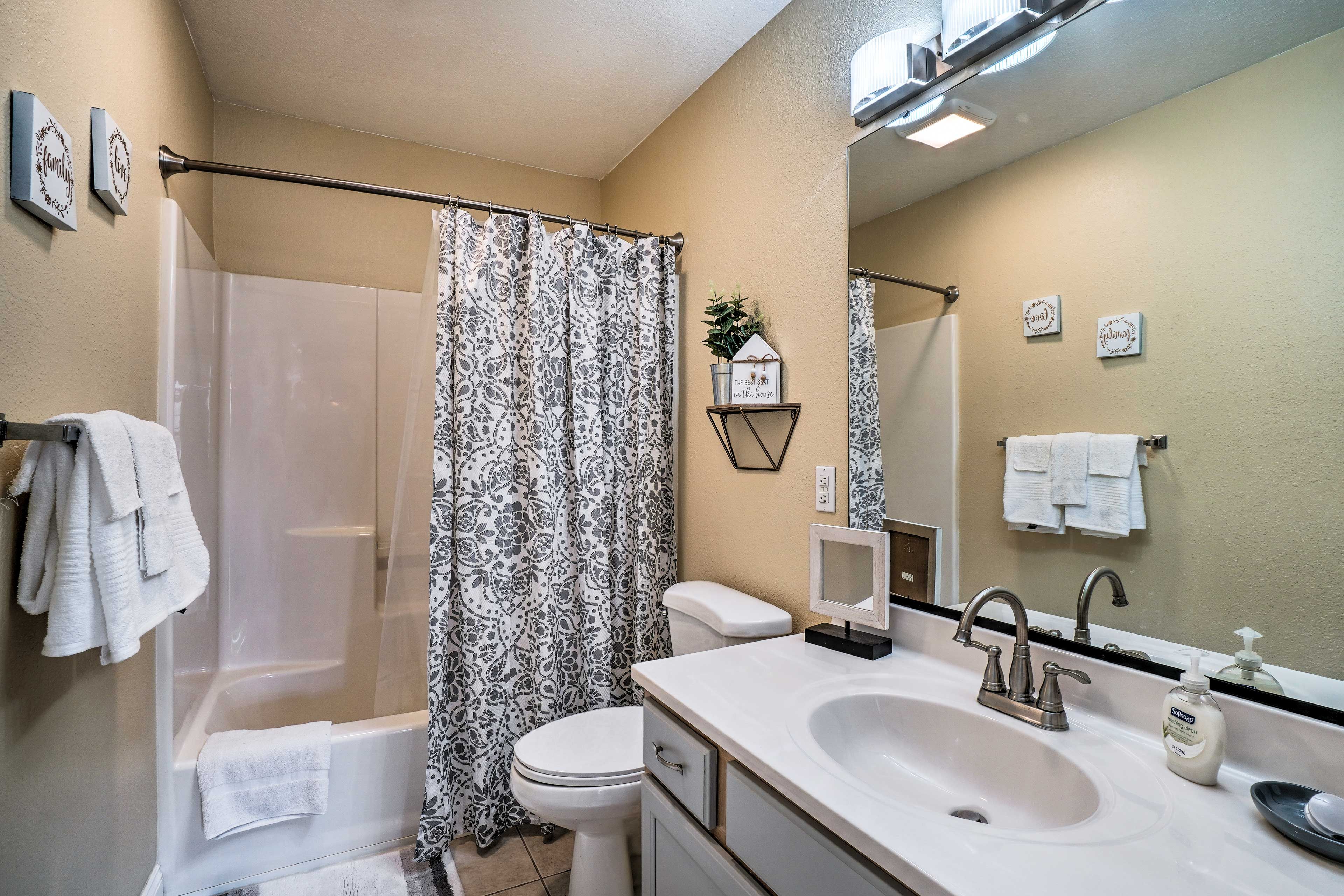 Full Bathroom | Unit 6