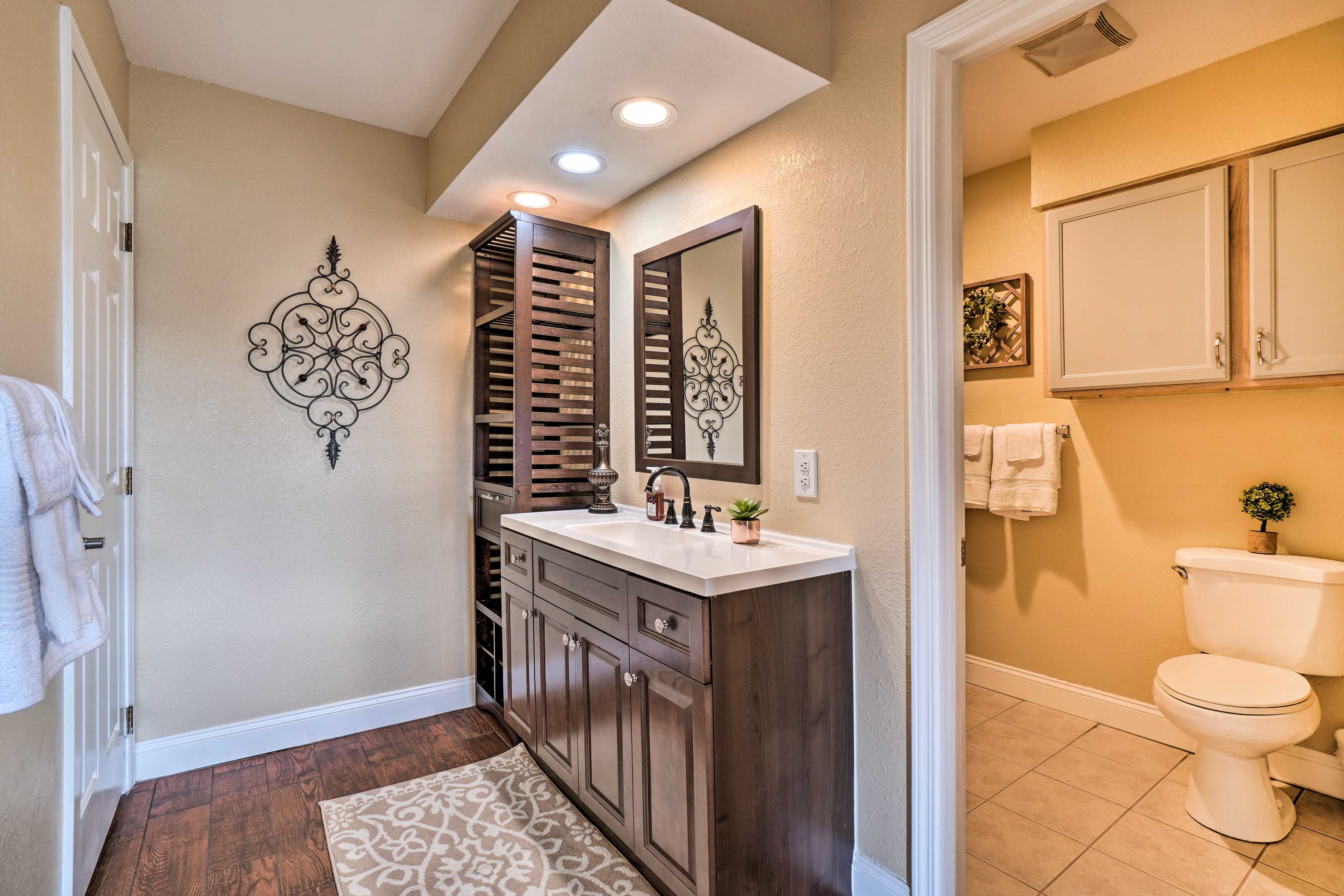 Full Bathroom | Unit 6