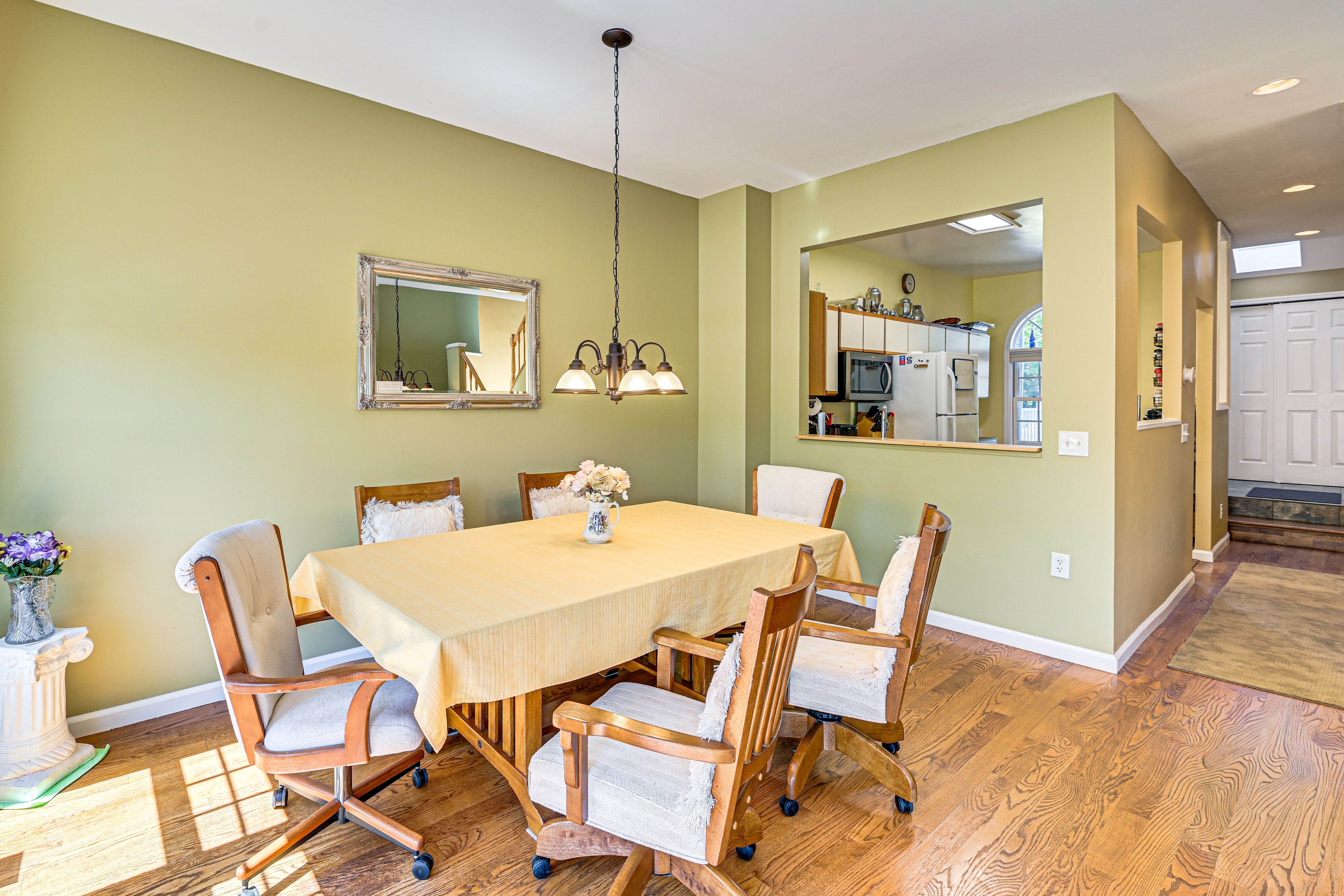 Dining Area | Main Level