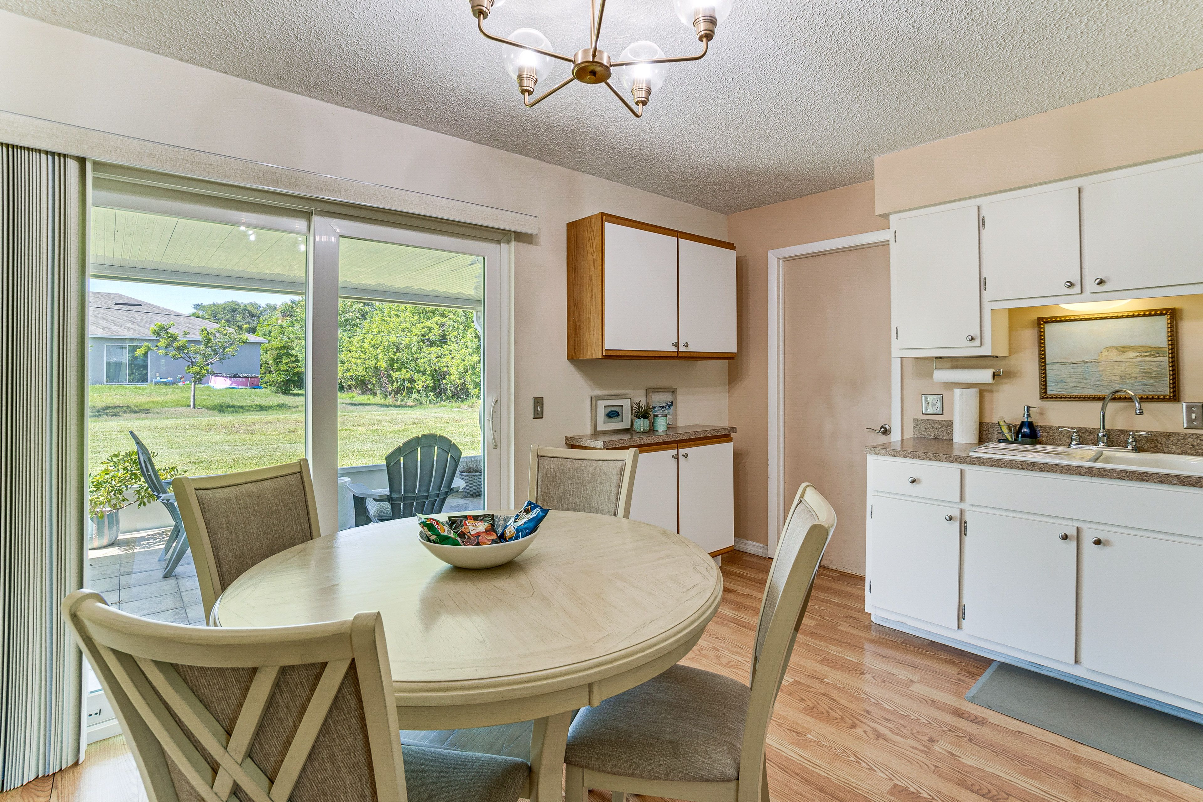 Eat-In Kitchen
