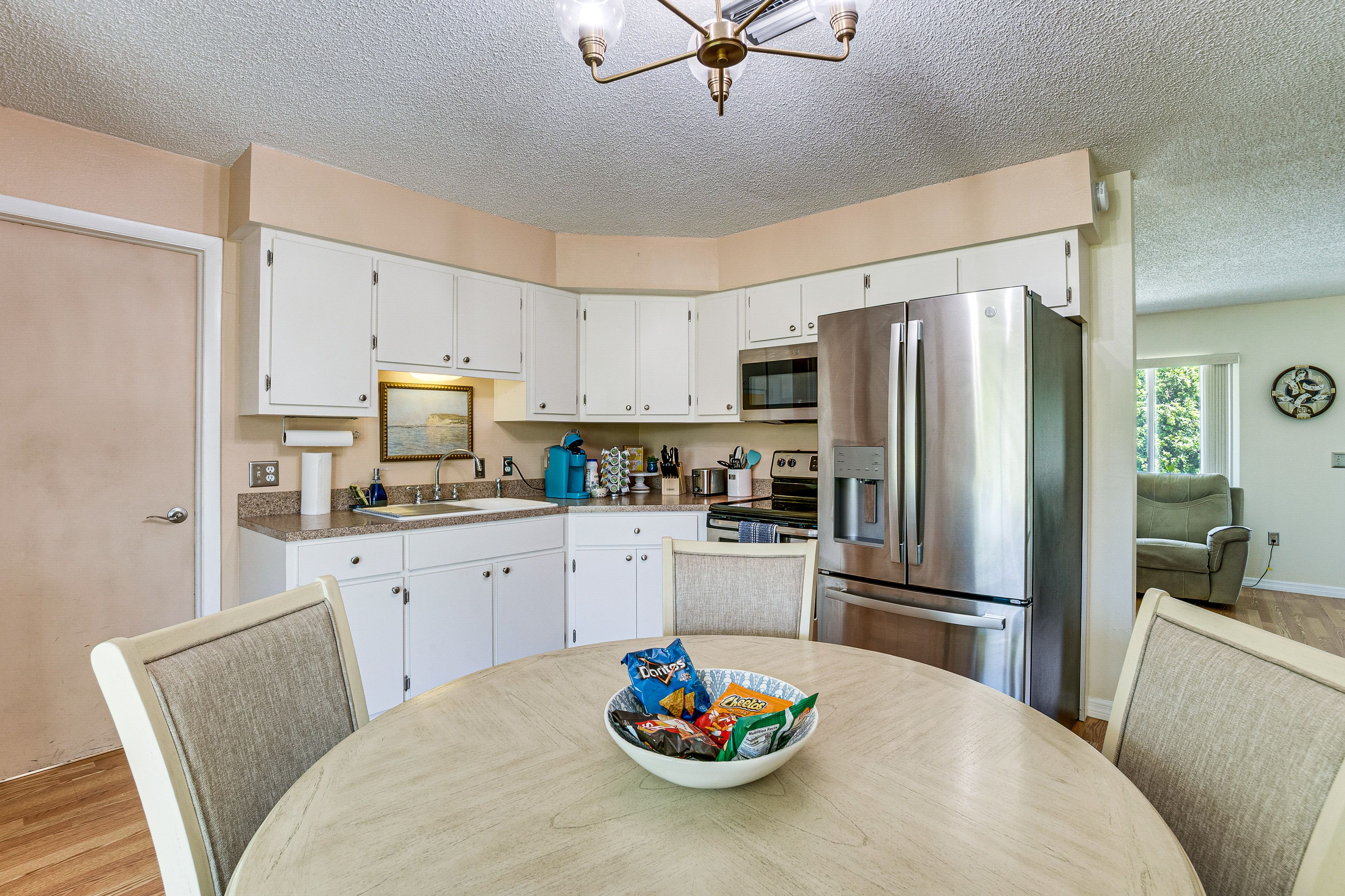 Eat-In Kitchen