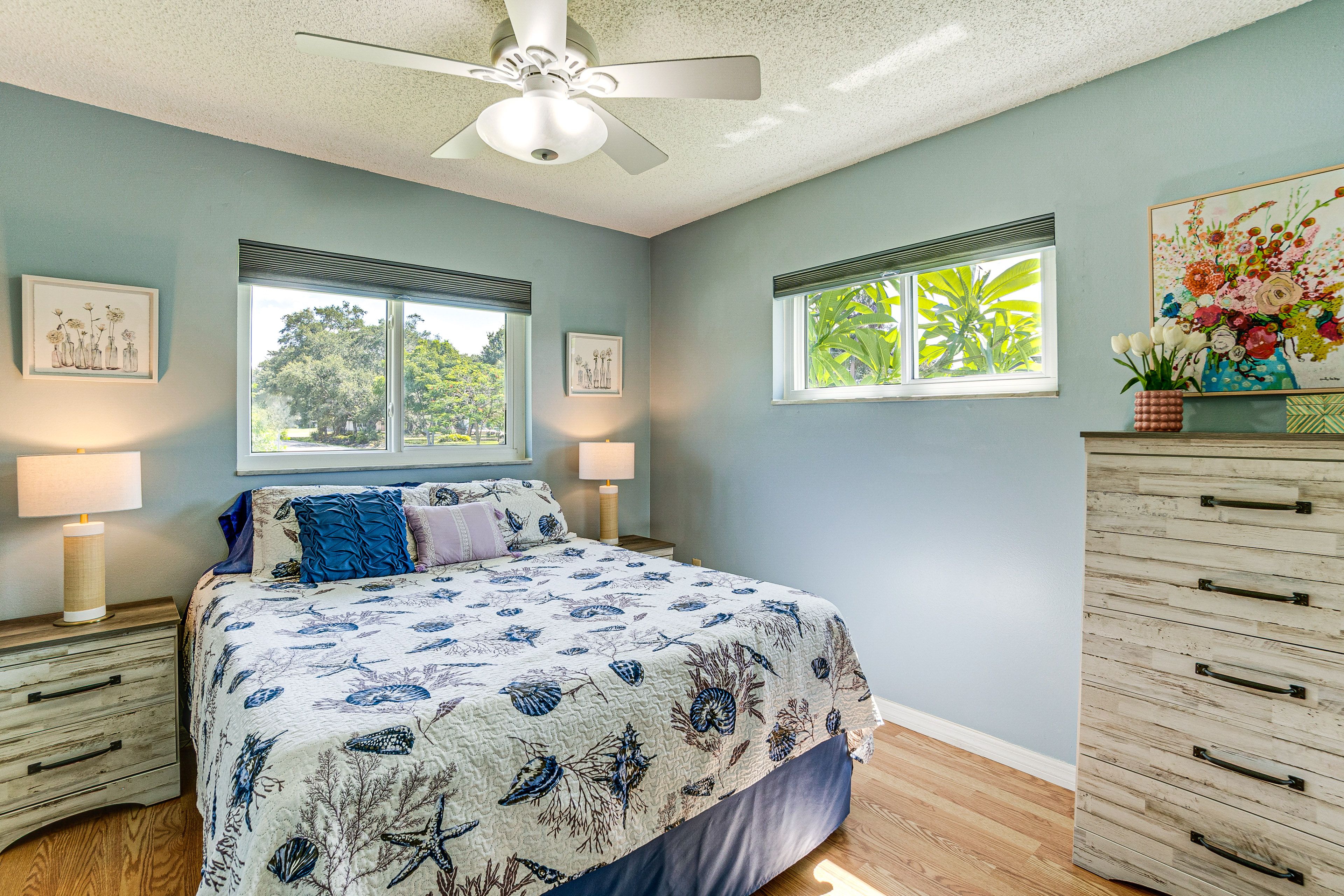 Bedroom 2 | Queen Bed