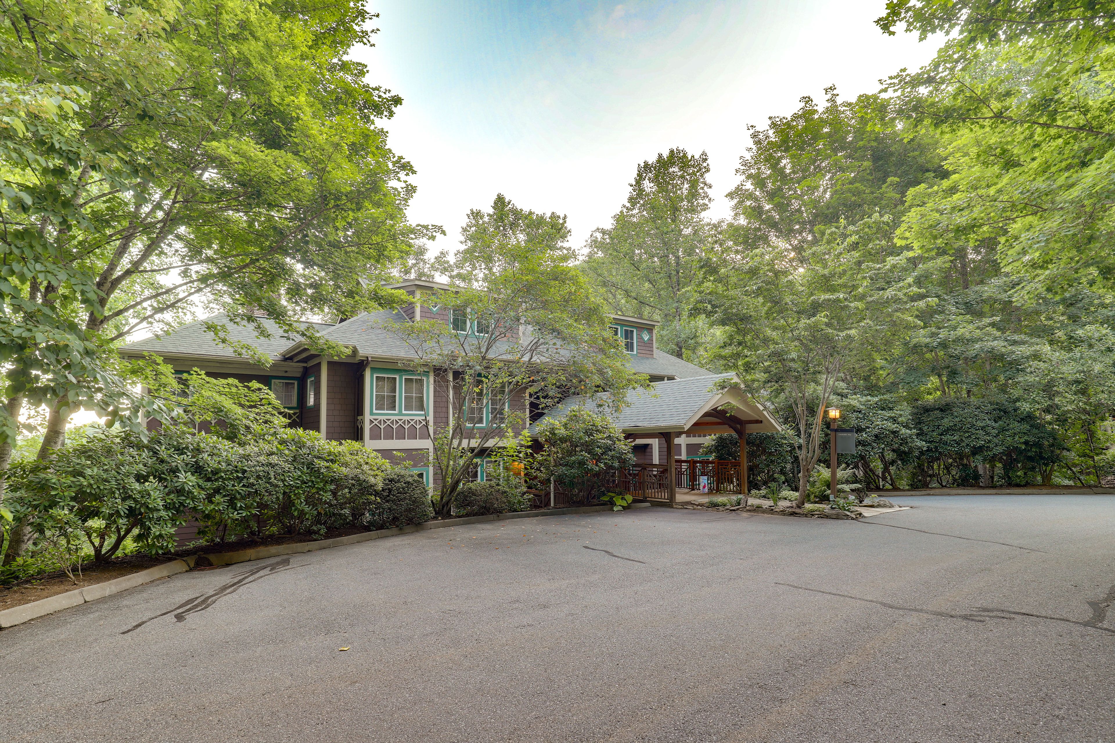 Parking | Carport (1 Vehicle) | Community Lot (1 Vehicle)